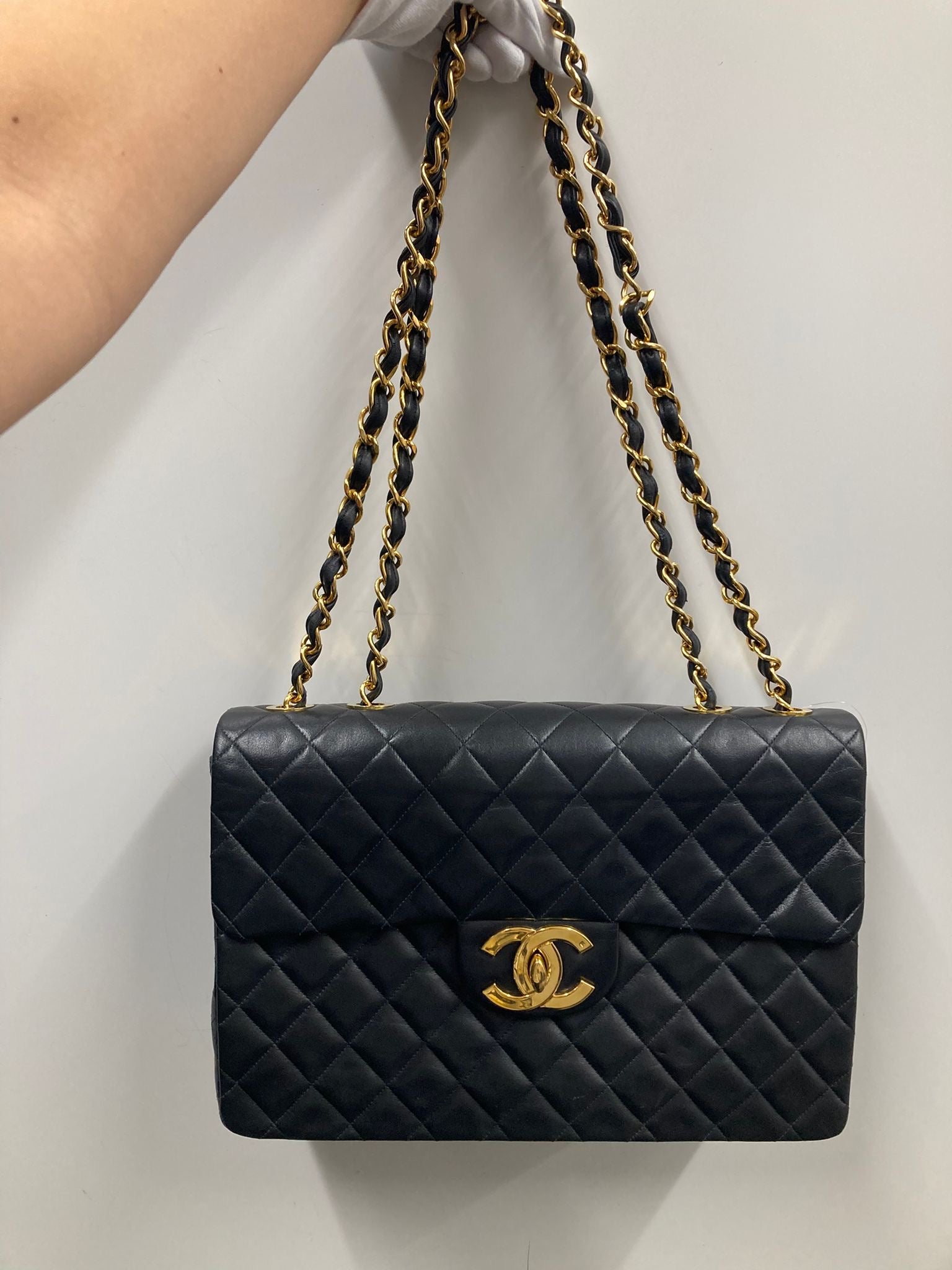 Chanel Jumbo vintage negro en piel de cordero 34 cm