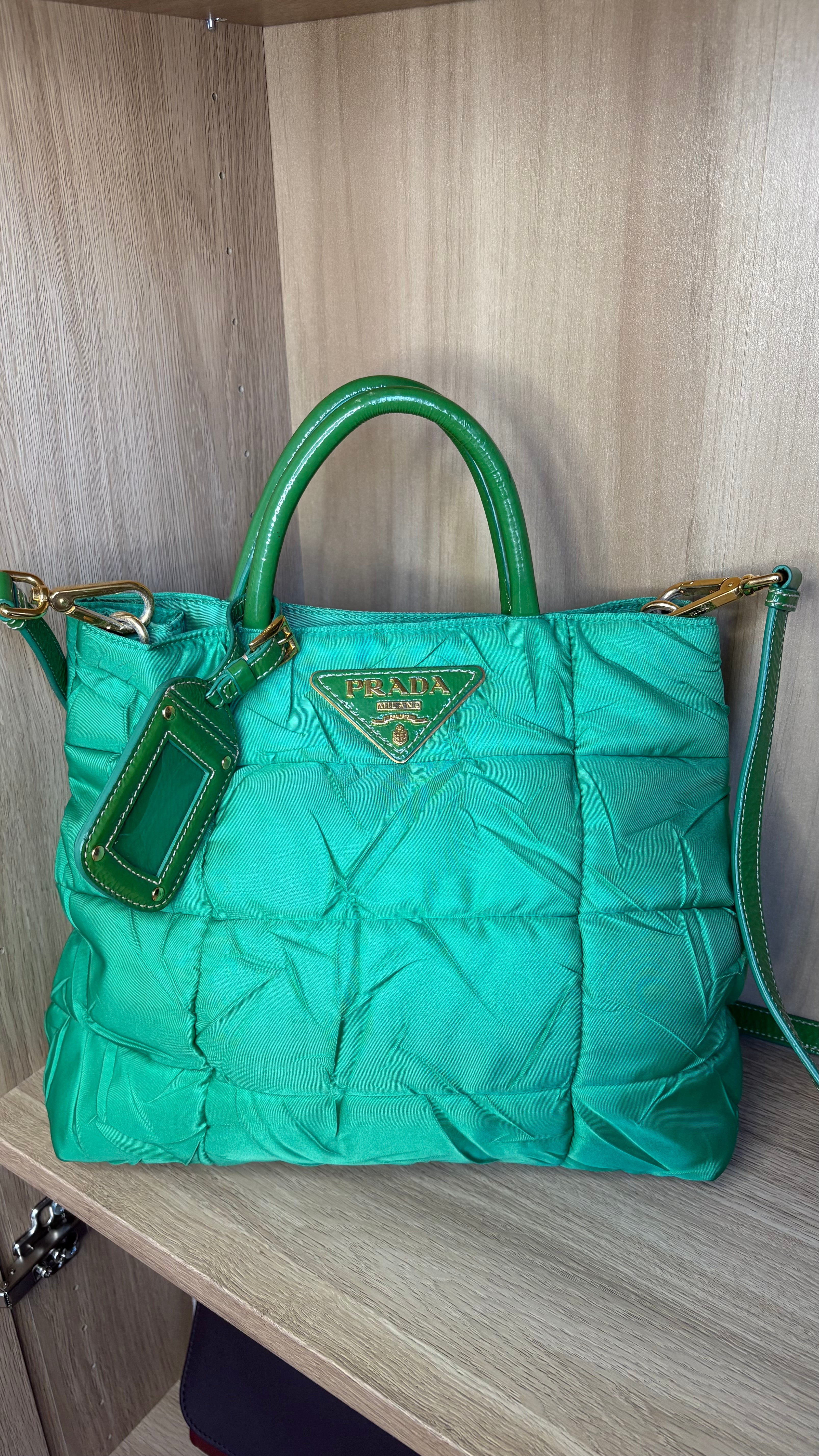 Prada bolso acolchado nylon verde