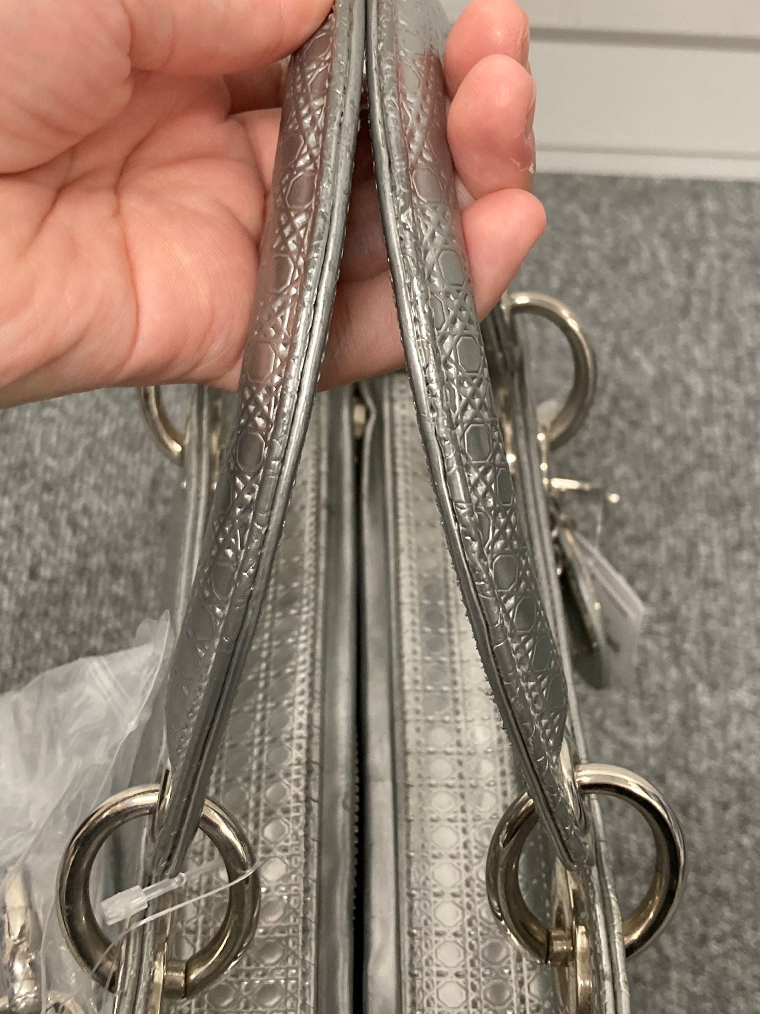 Christian Dior Lady Dior Cannage – Piel plateada