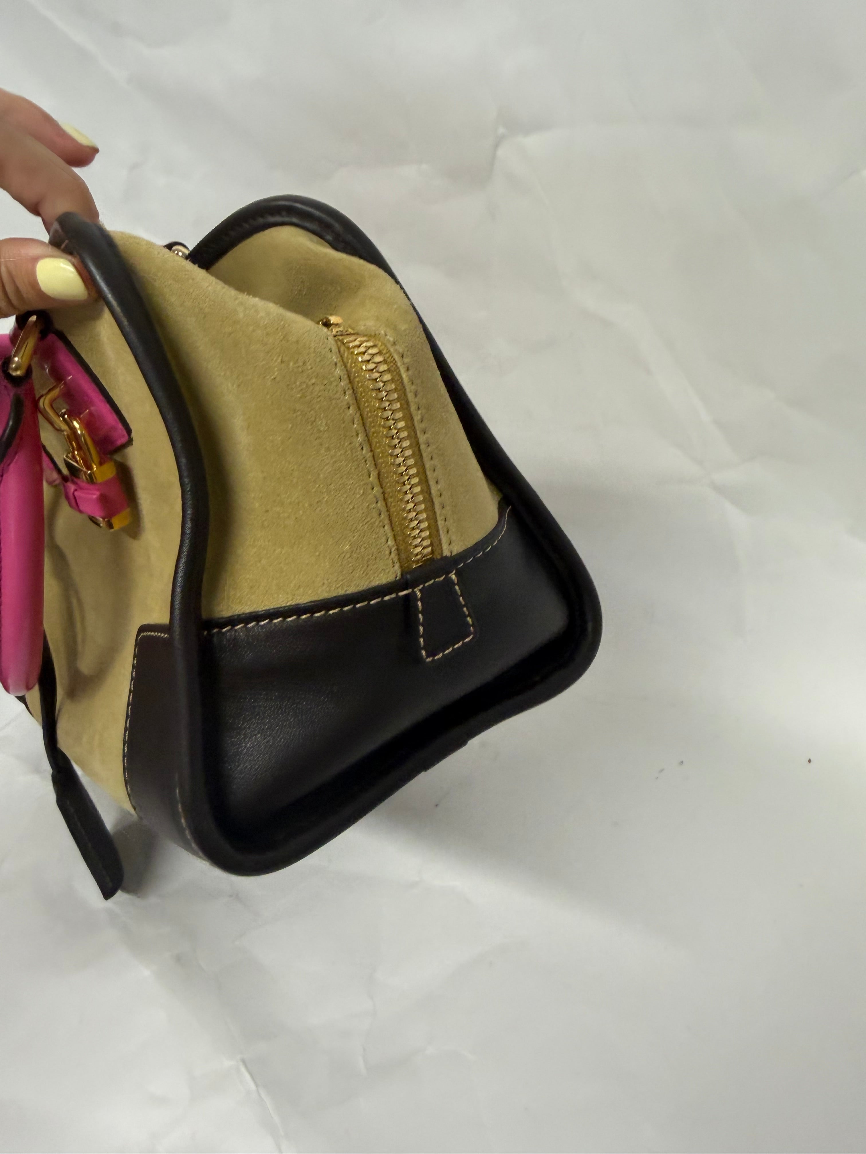 Loewe Amazona 28 Ante Oro Rosa Edición Especial asas rosas