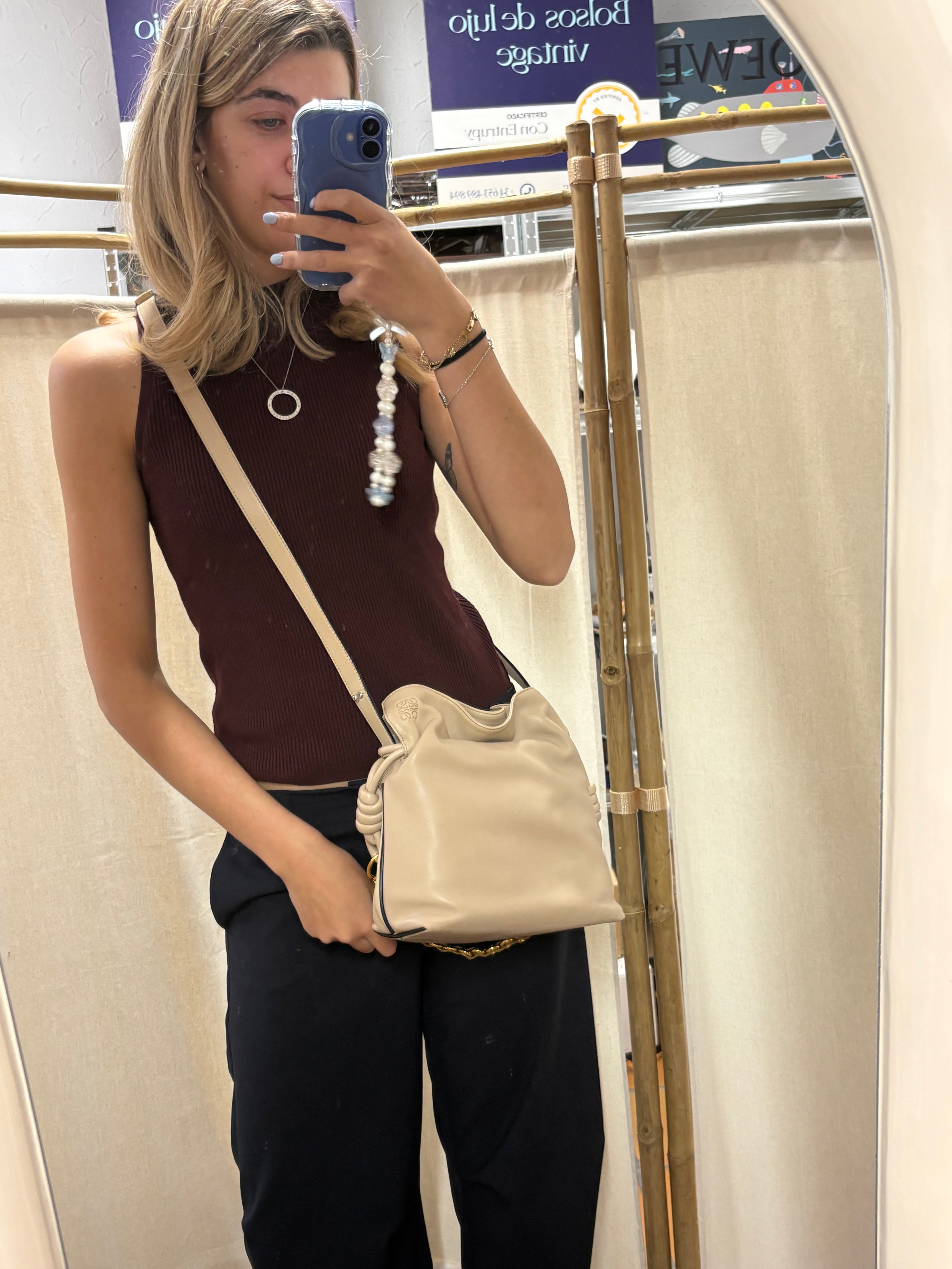Loewe Flamenco pequeño Knot Beige Piel y Bandolera