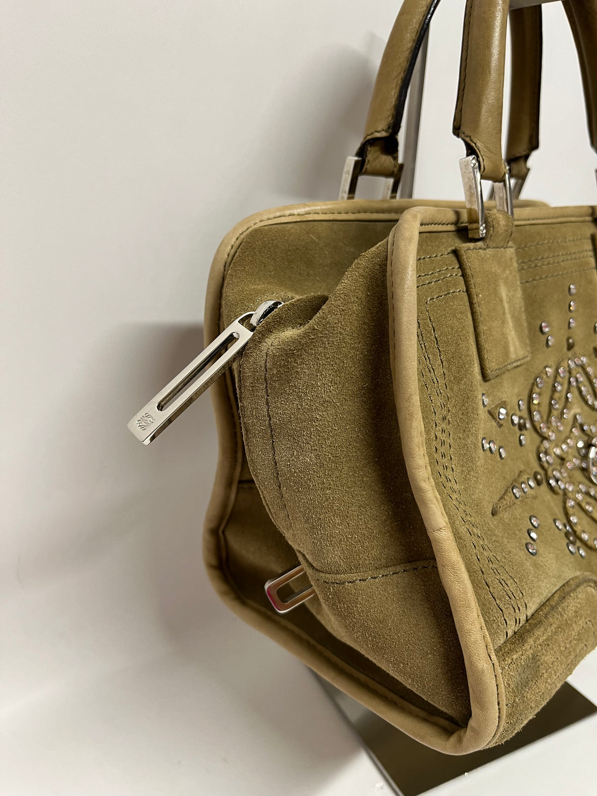 Loewe Amazona 28 Ante Caqui con Cristales de Swarovski · Herrajes Plata