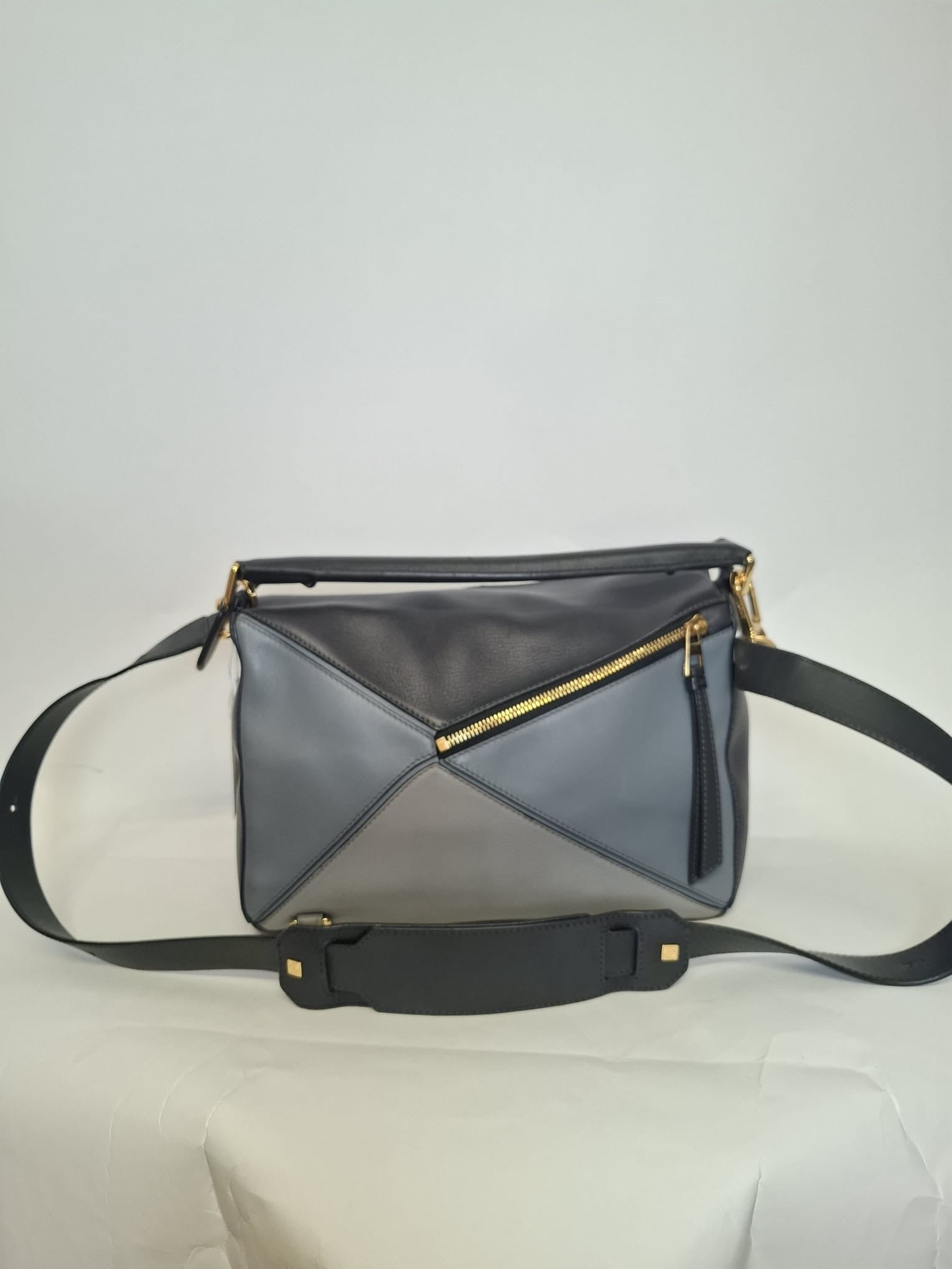 Loewe Puzzle Mediano Tricolor Gris y Negro