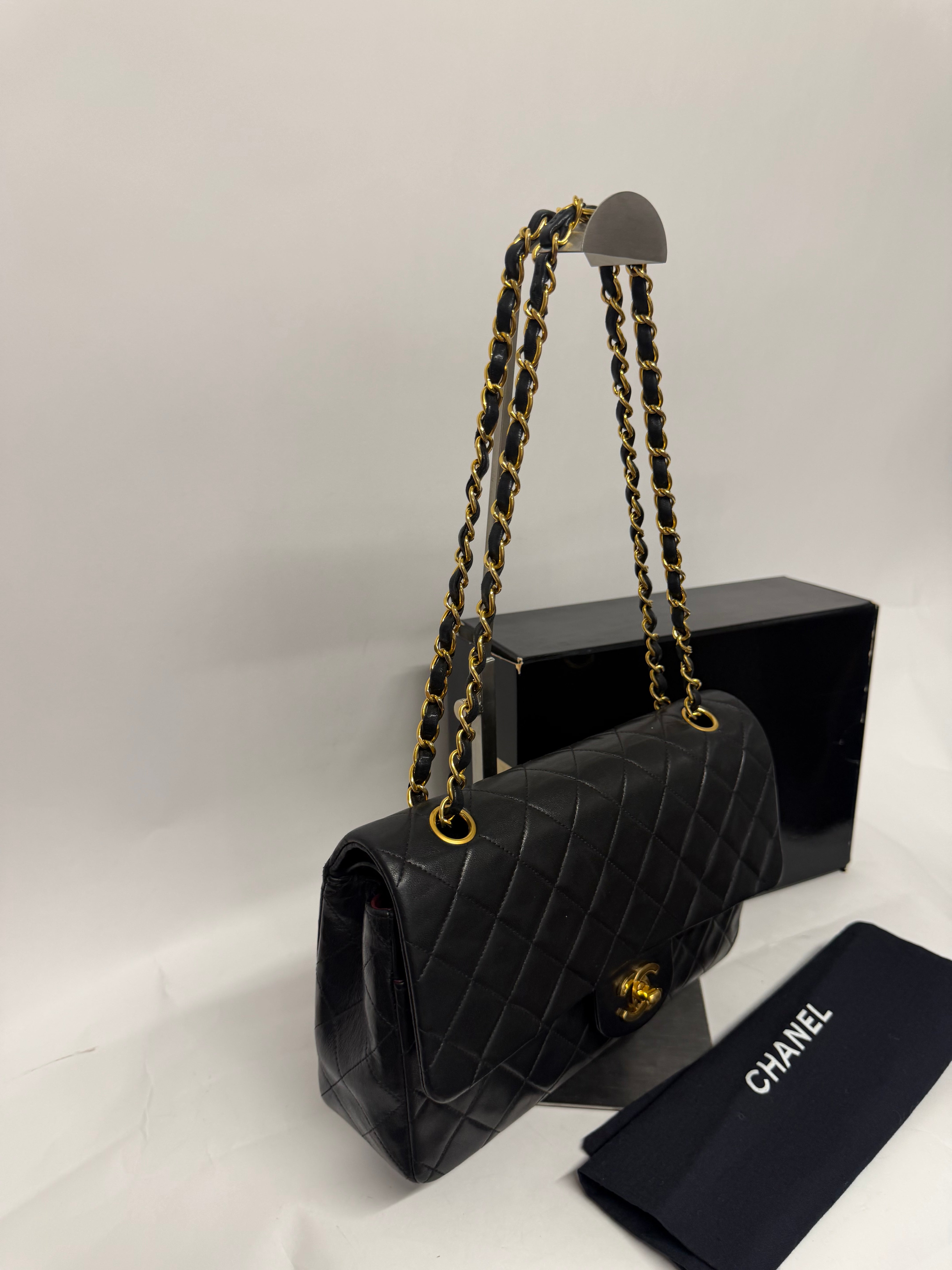 Chanel Timeless 25 Piel de Cordero Negra  - serie 5 - Full Set