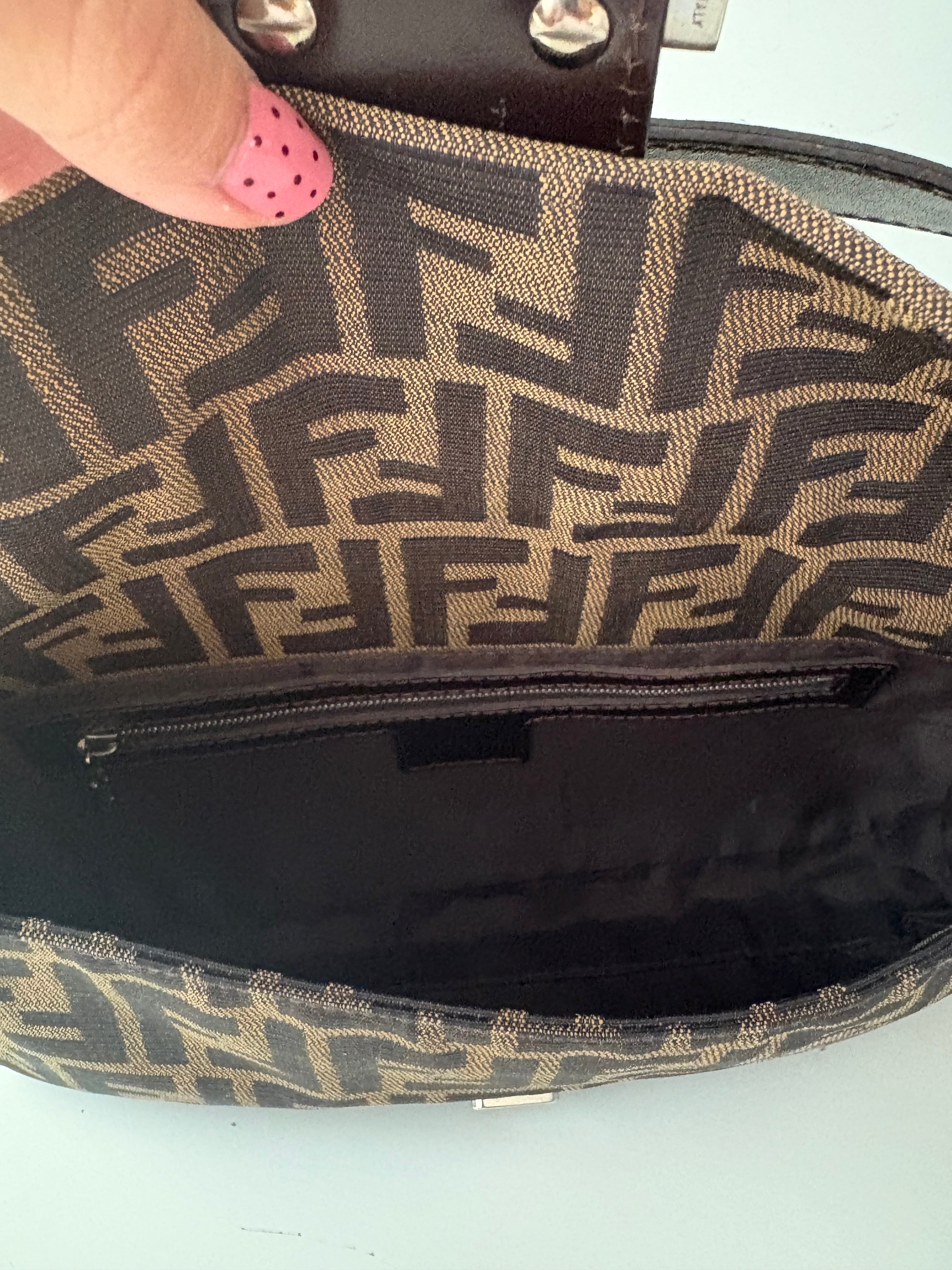 Fendi Baguette Clásica Vintage en canvas Zucca marrón con herrajes plateados