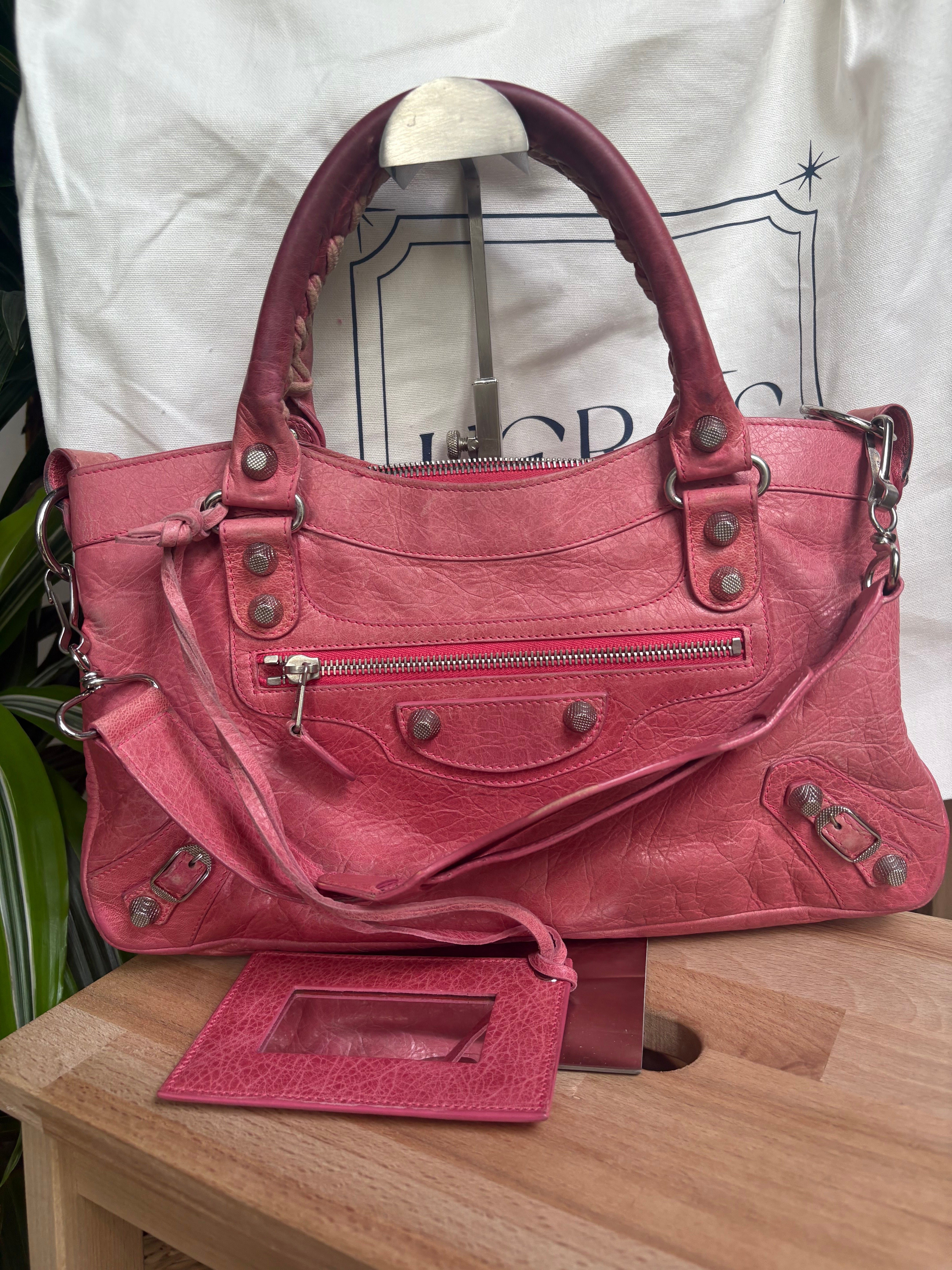 Balenciaga Classic City en rosa con bandolera 2WAY
