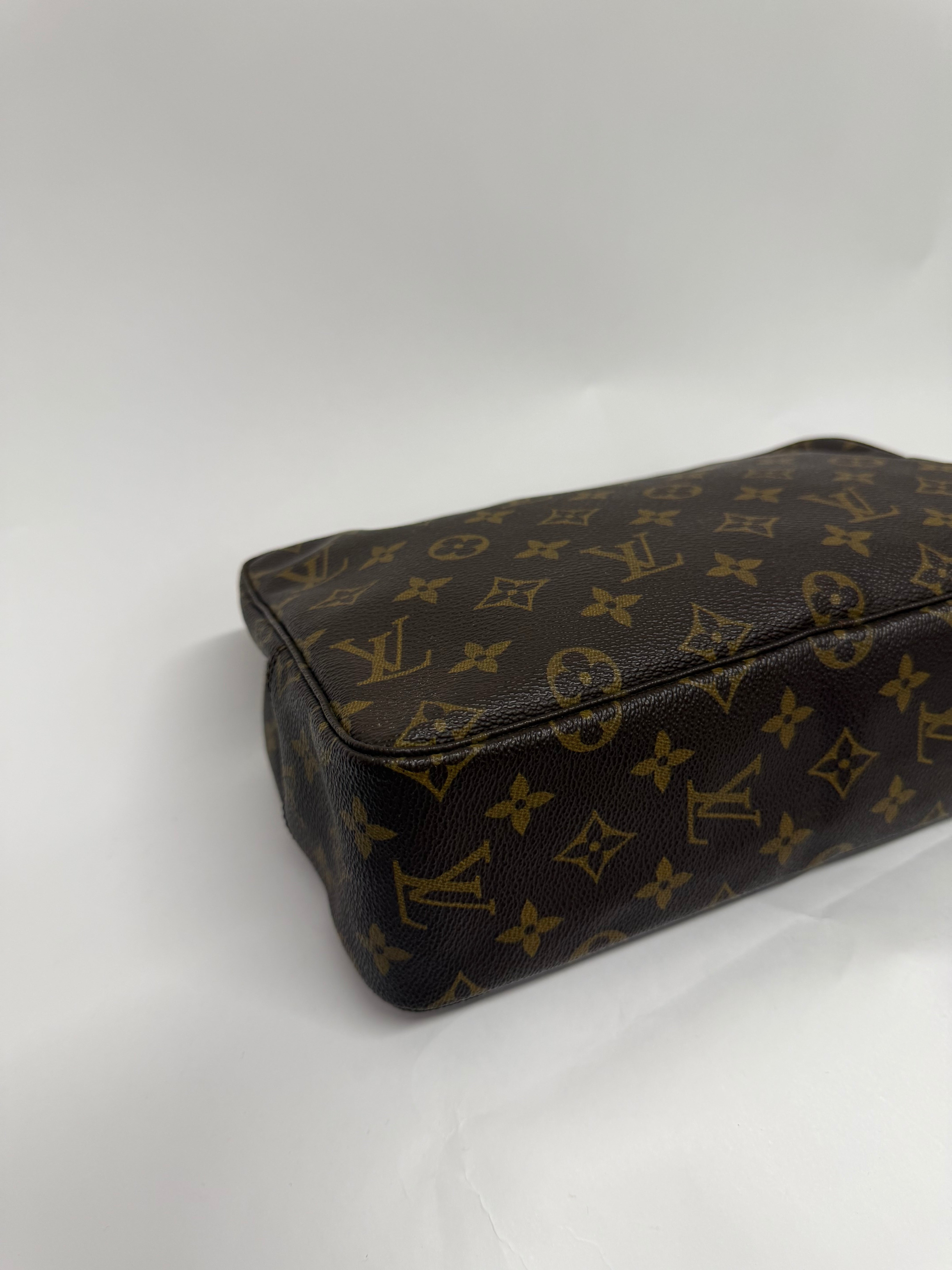 Louis Vuitton Trousse Toilette 28 Monogram