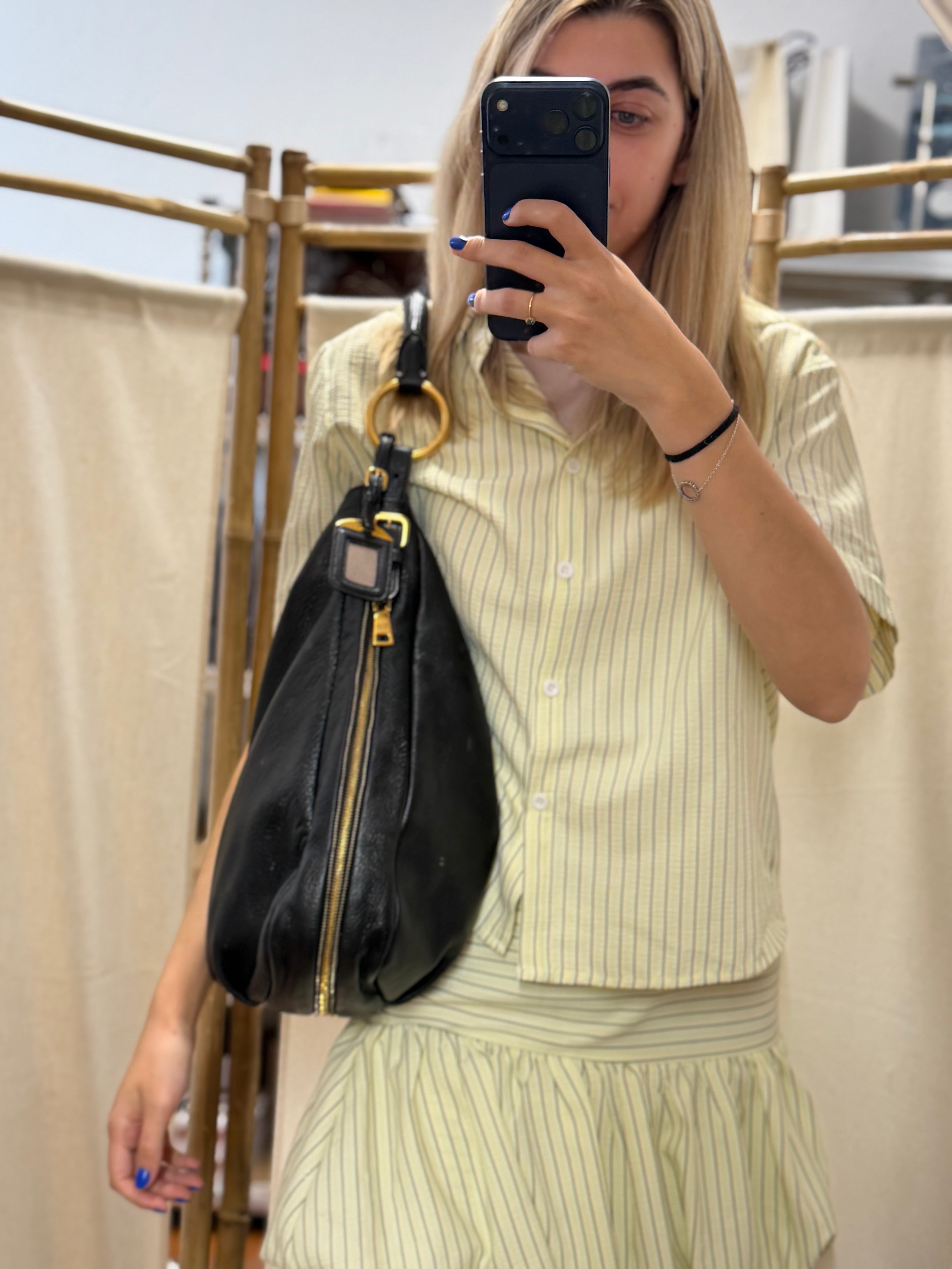 Prada Hobo Oversized en piel negra granulada