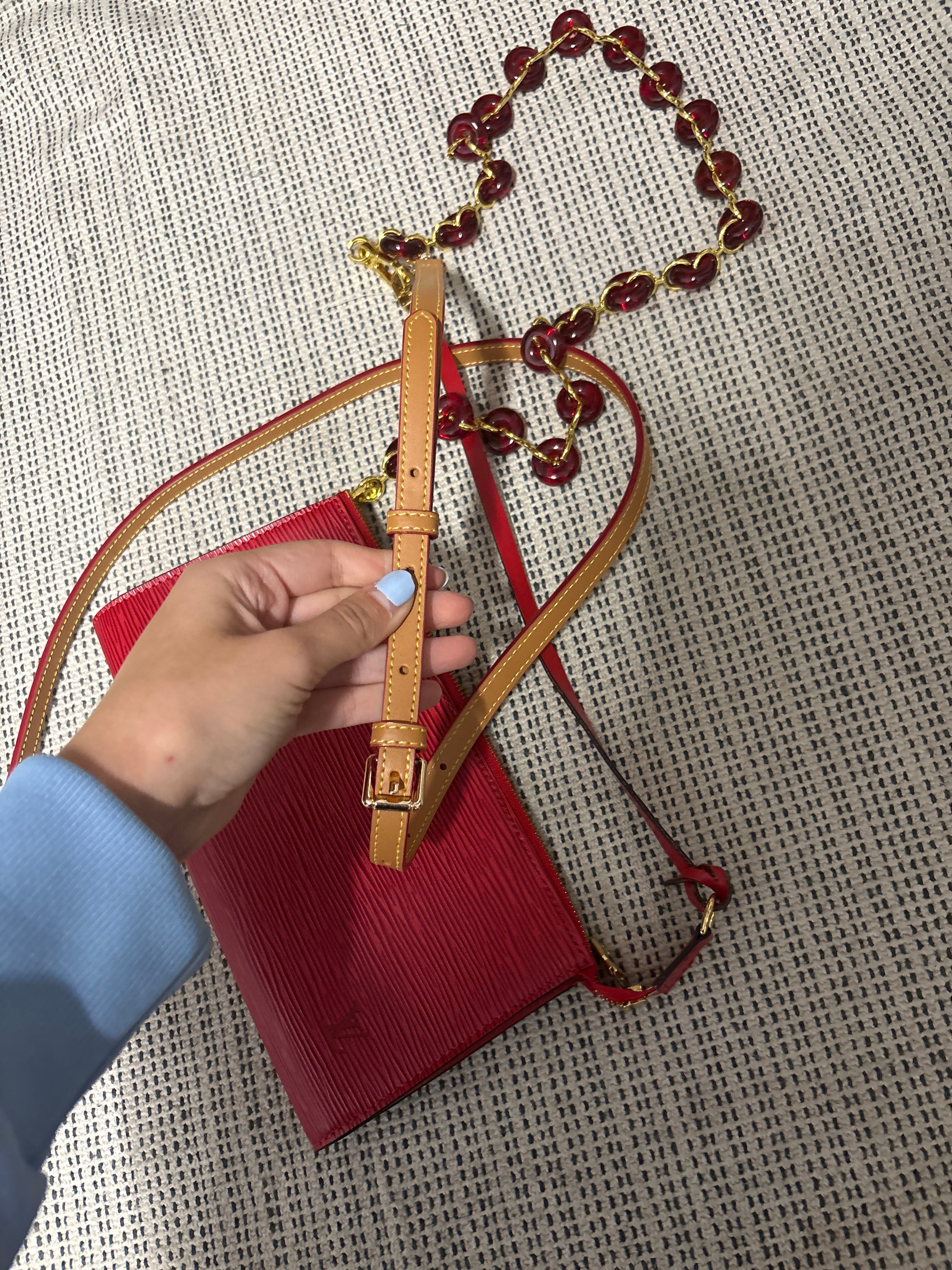 Louis Vuitton Pochette Accessoires Epi Roja con 2 bandoleras extra