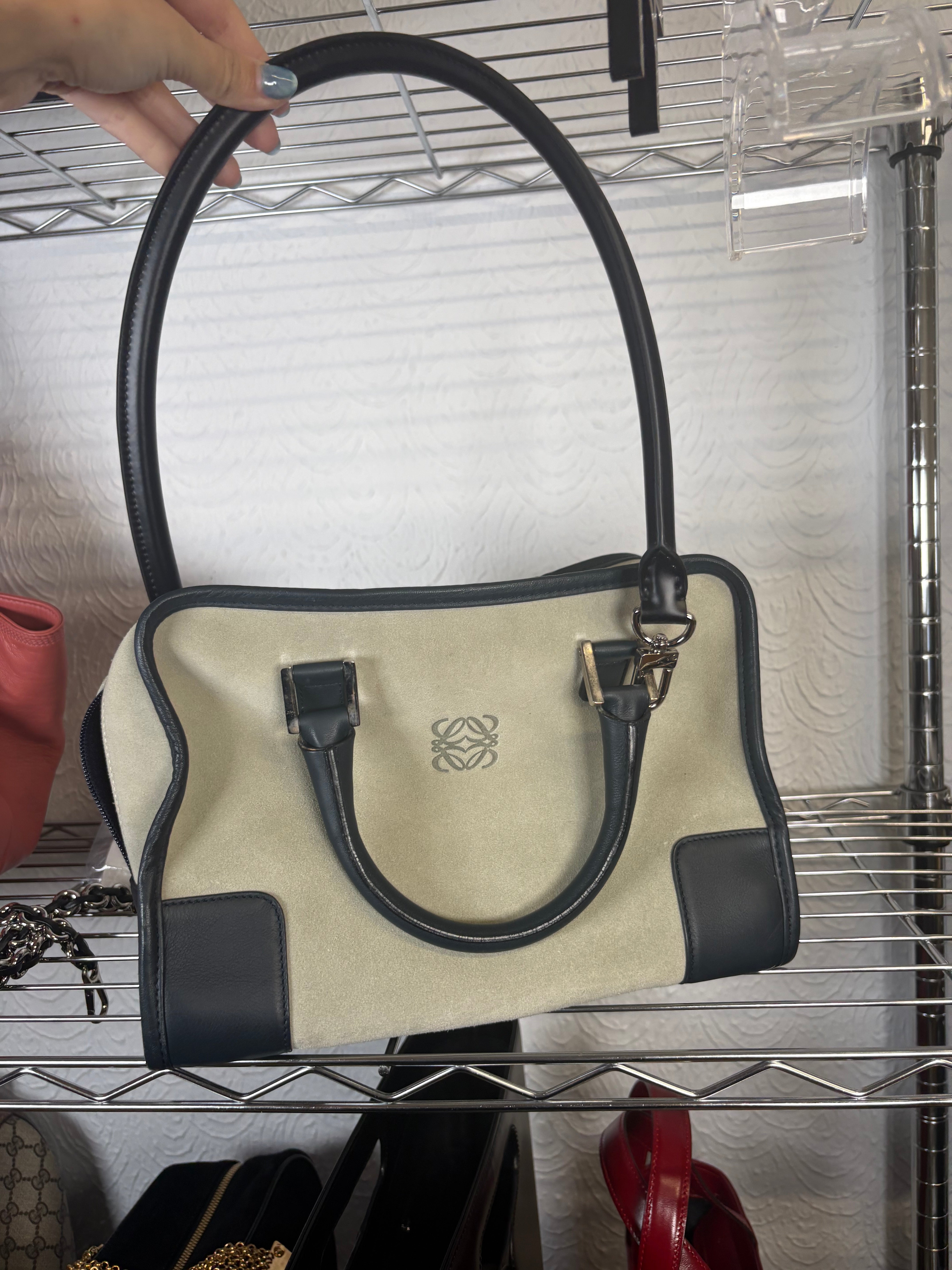 Loewe Amazona 27 Ante y Piel Verde Claro 2 bandoleras