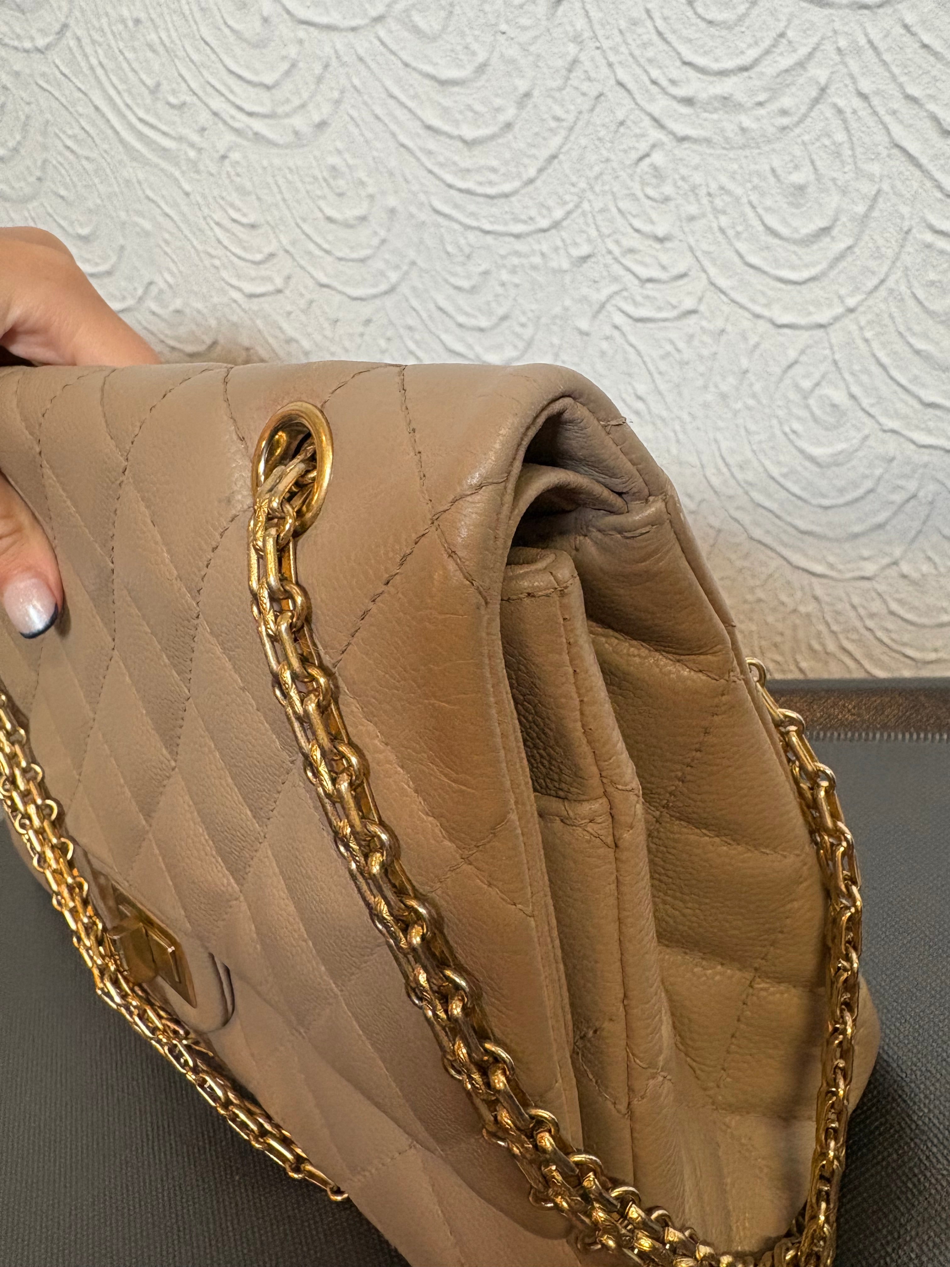 CHANEL 2.55 Double Flap Beige Caviar Cadena Doble Dorada