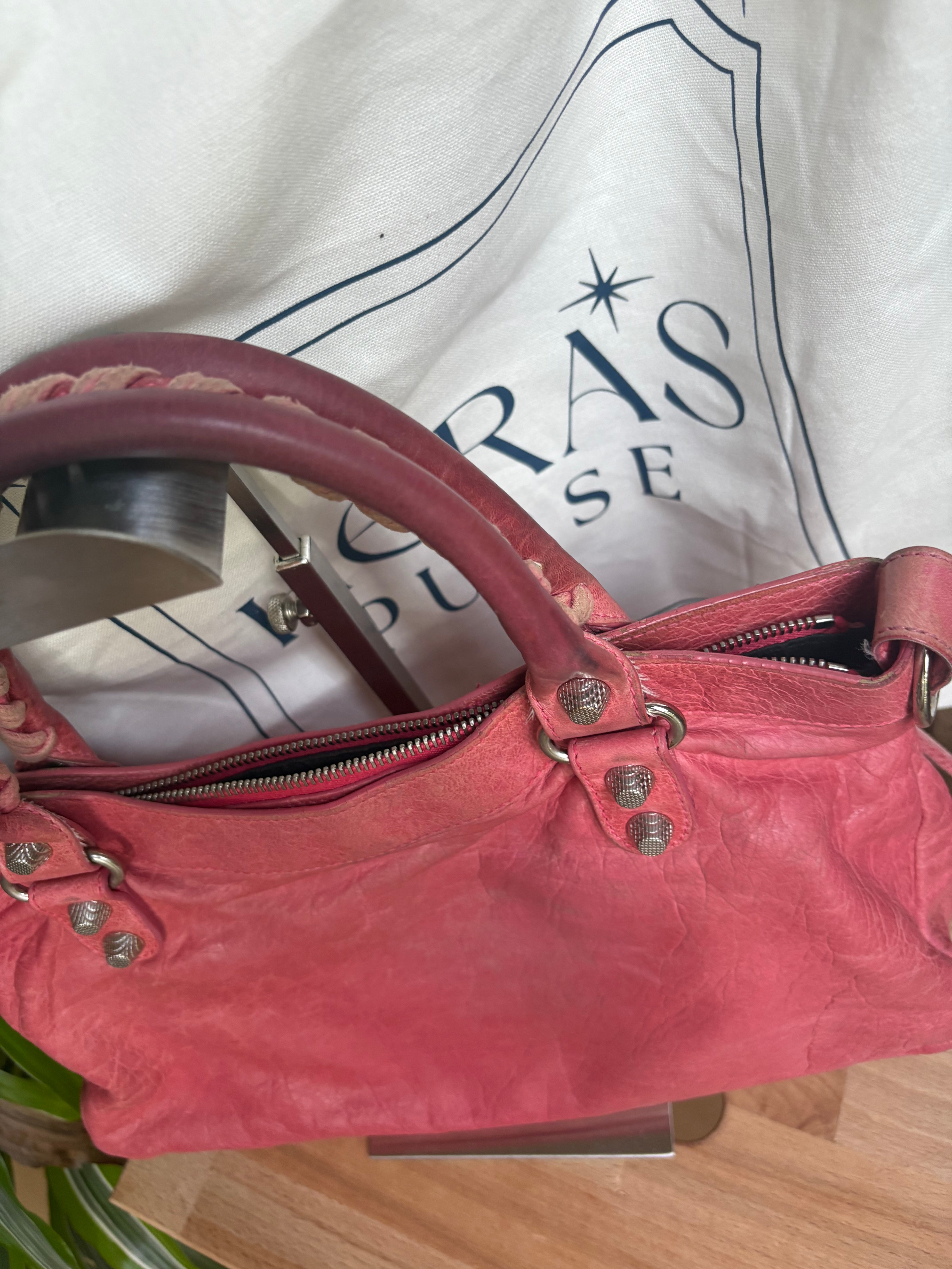Balenciaga Classic City en rosa con bandolera 2WAY