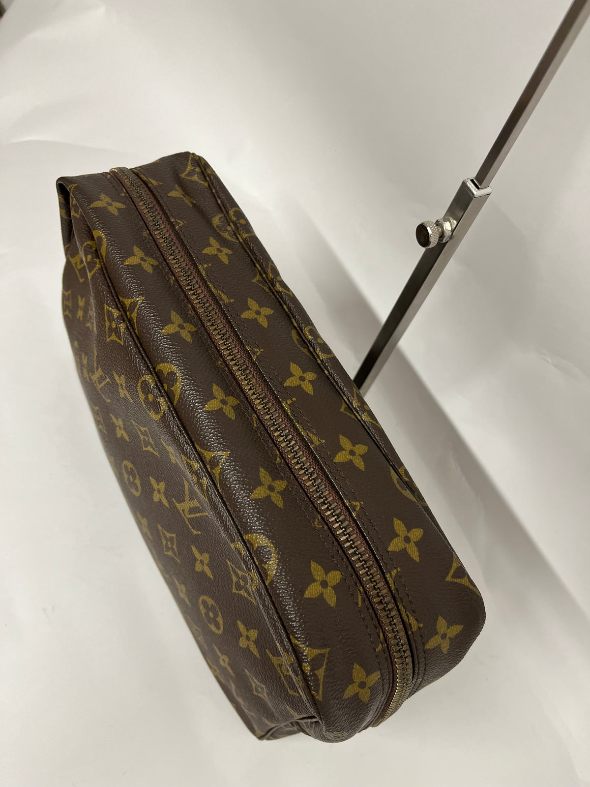 Louis Vuitton Trousse Toilette 28 Lona Monogram