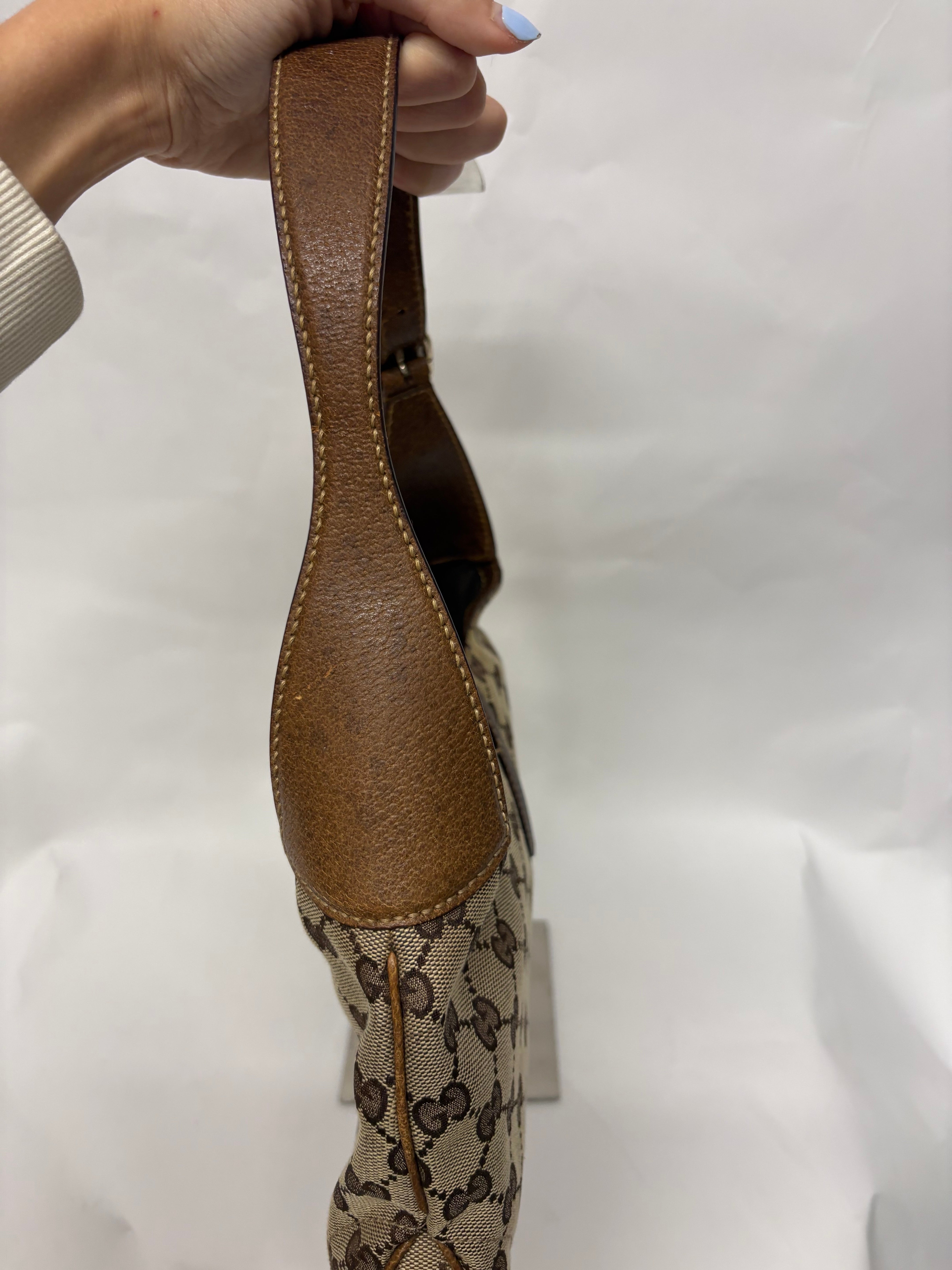 Gucci Jackie clásica GG canvas marrón con cierre pistón dorado