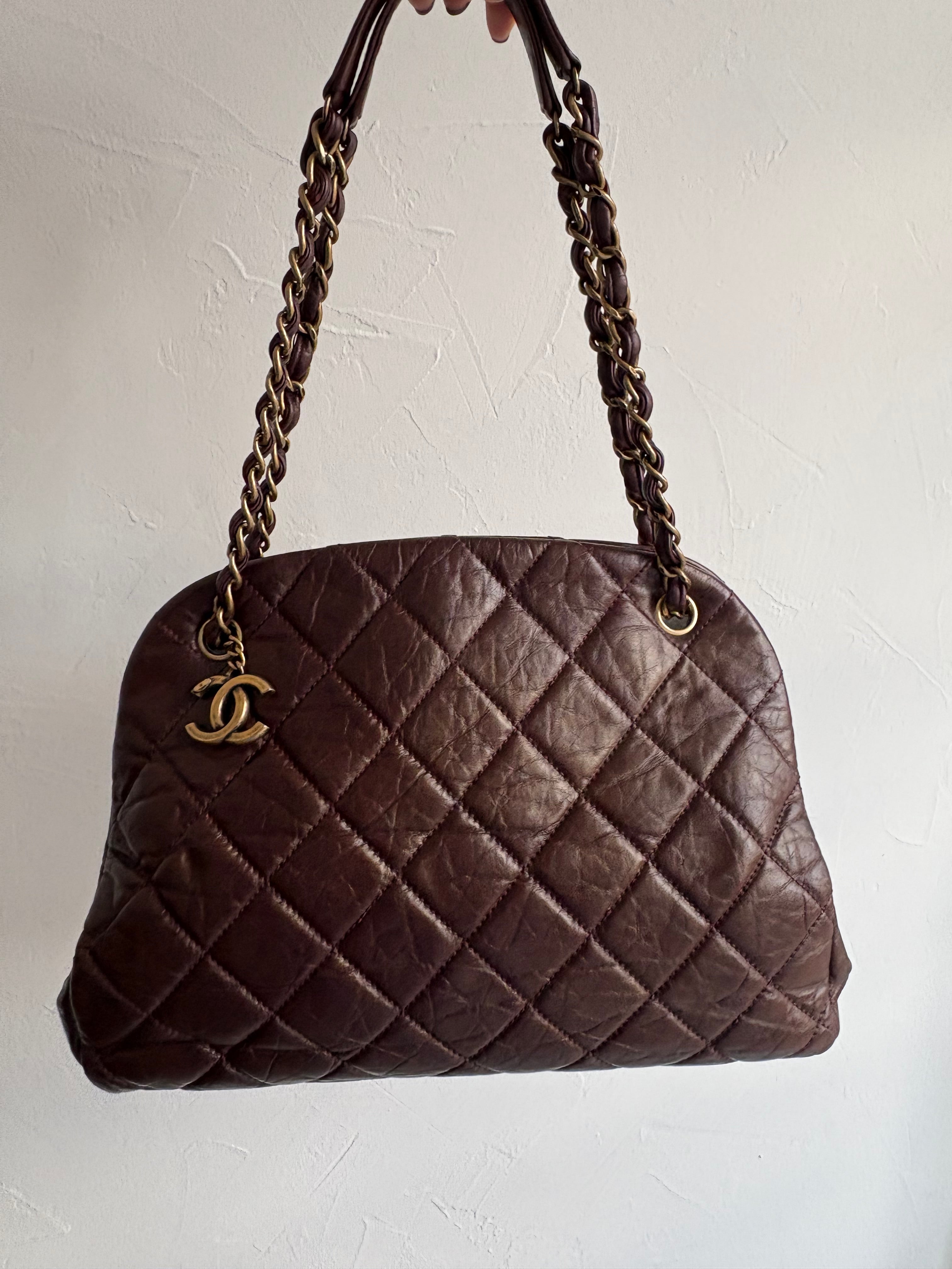 Chanel leather coco mark charm chain shoulder bag burdeos oscuro vintage