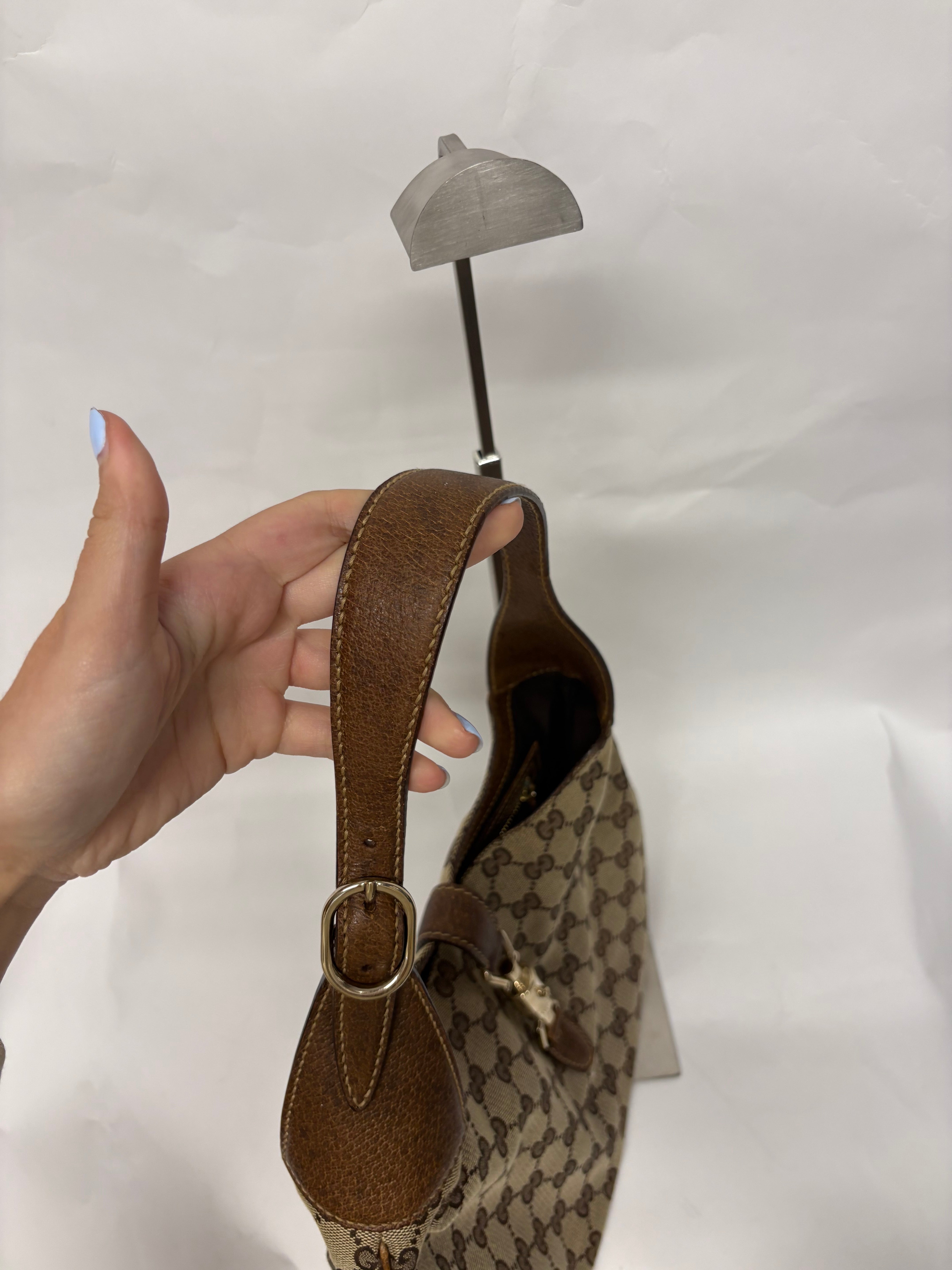 Gucci Jackie clásica GG canvas marrón con cierre pistón dorado