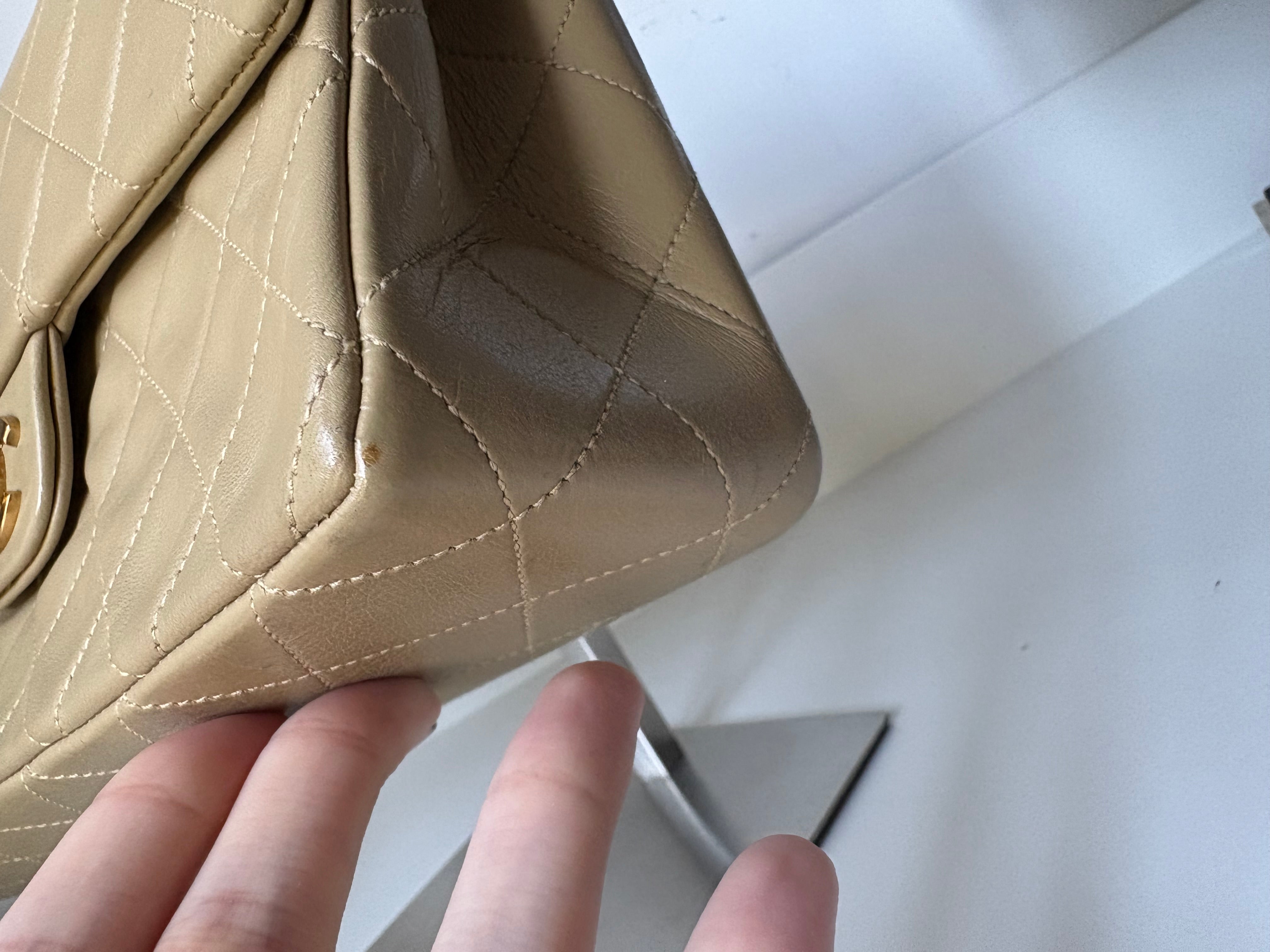 Chanel Timeless Double Flap 22 Beige en piel de cordero