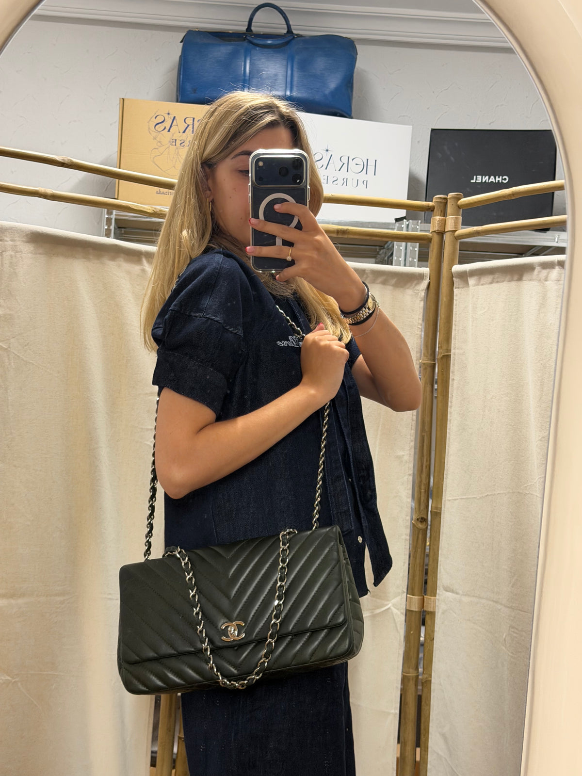 Chanel Single Flap Chevron Piel de Cordero Verde Botella · Herrajes Plata · Serie 17