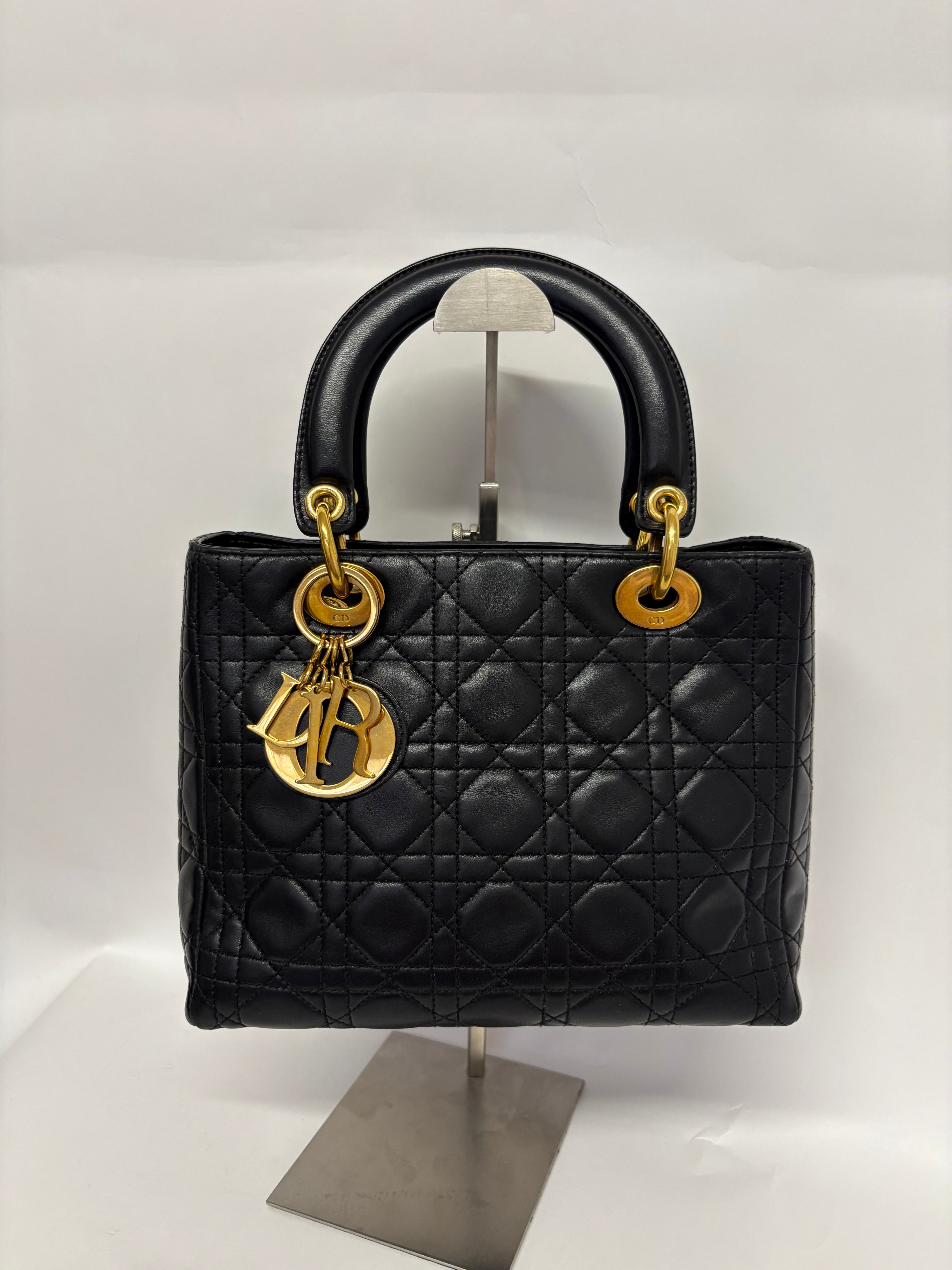 Christian Dior Lady Dior Mediana Cannage Negra y dorado