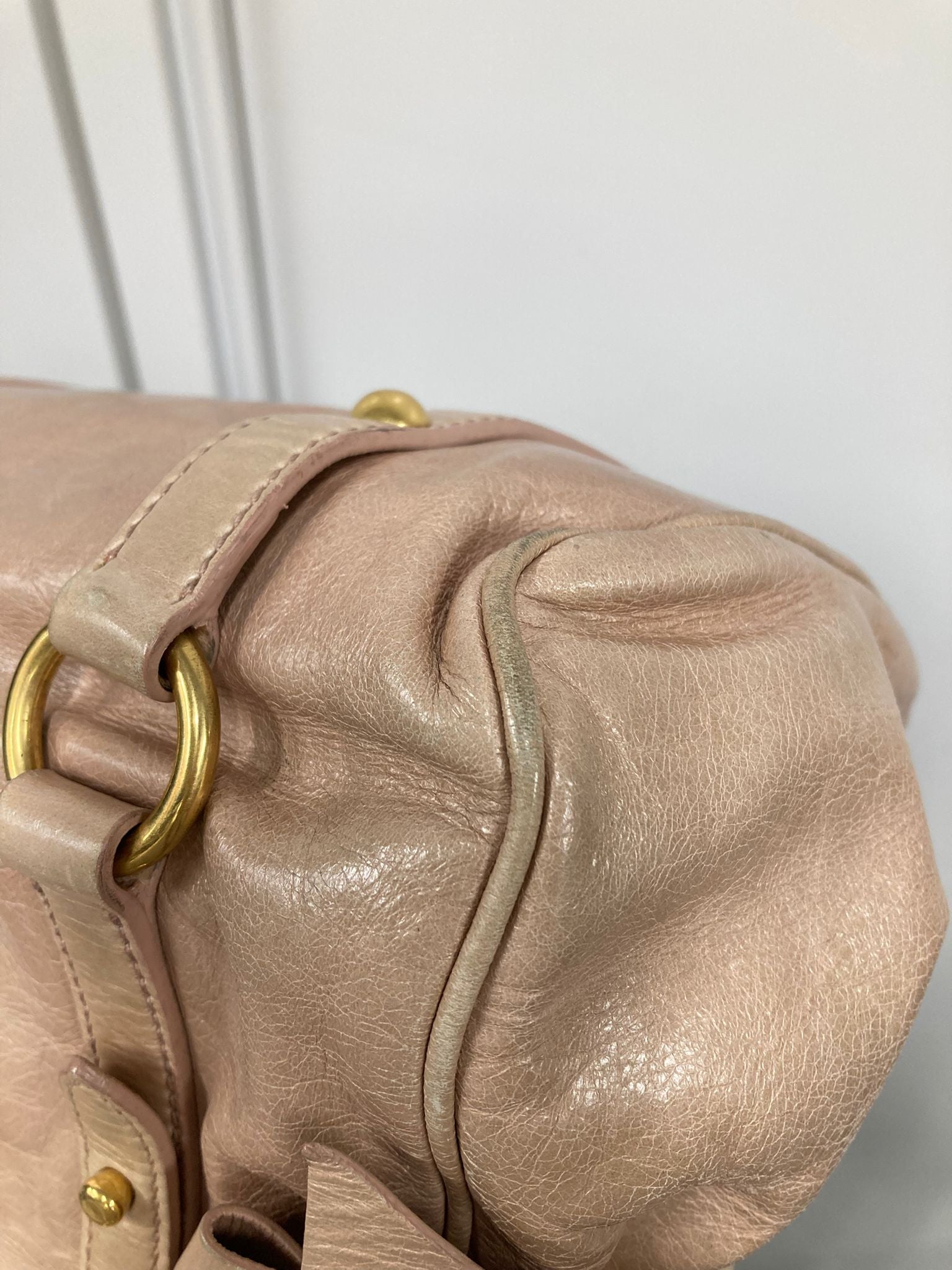 Miu Miu Vitello small rosa claro con bandolera