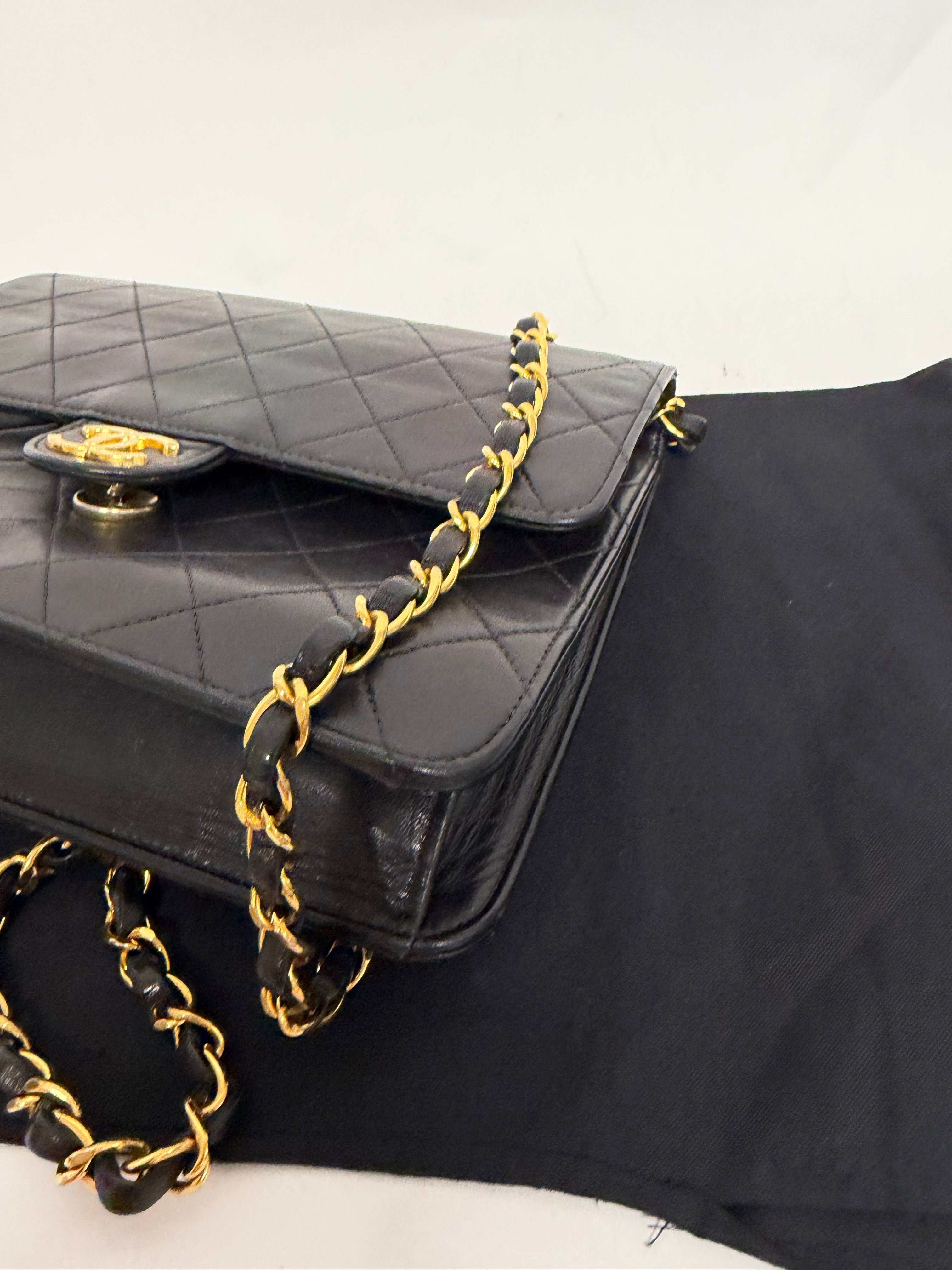 Chanel timeless Push Lock 22 Matelassé Cadena Piel Cordero Negra