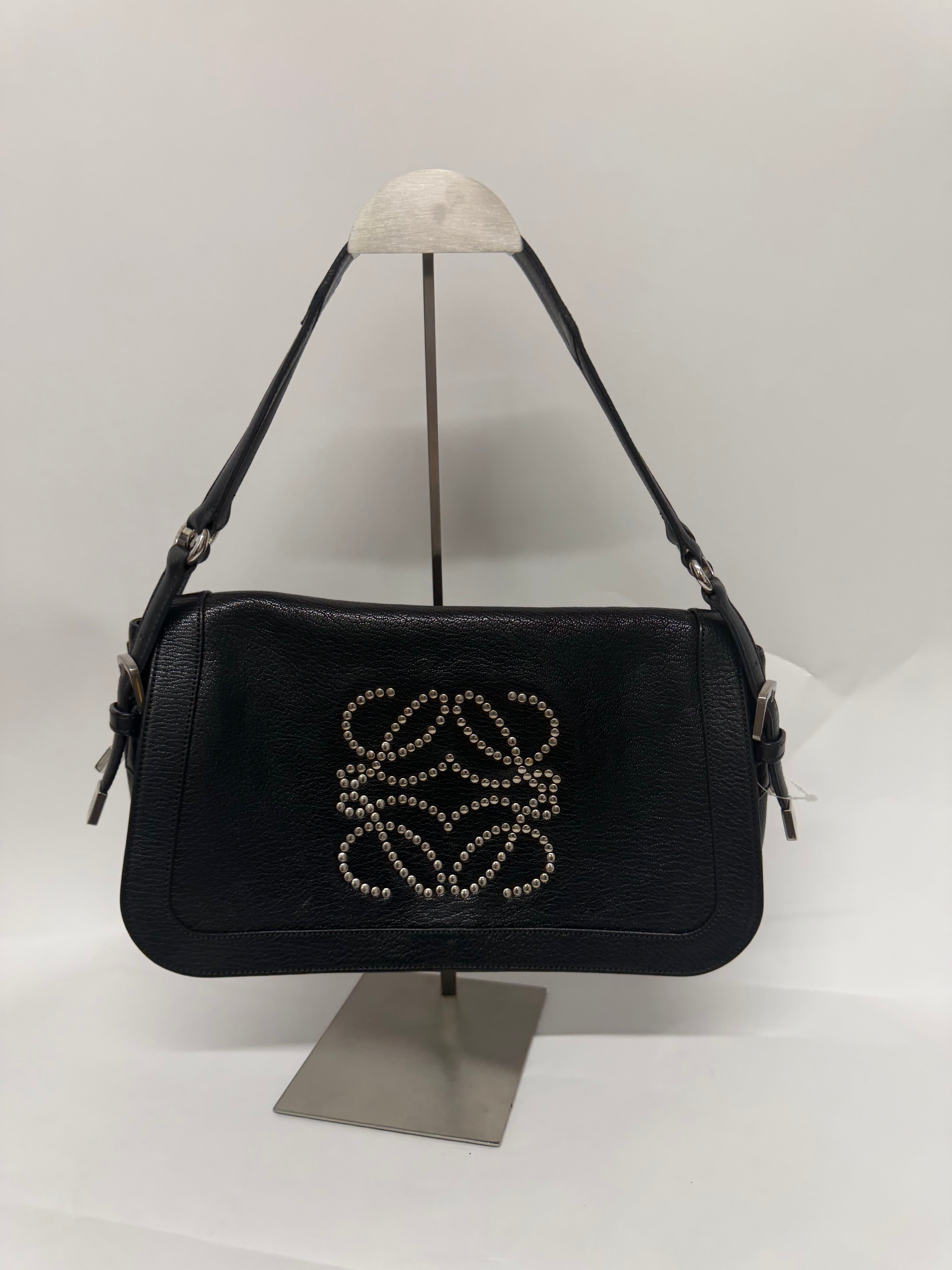 Loewe Hobo Anagram con Tachuelas Negro