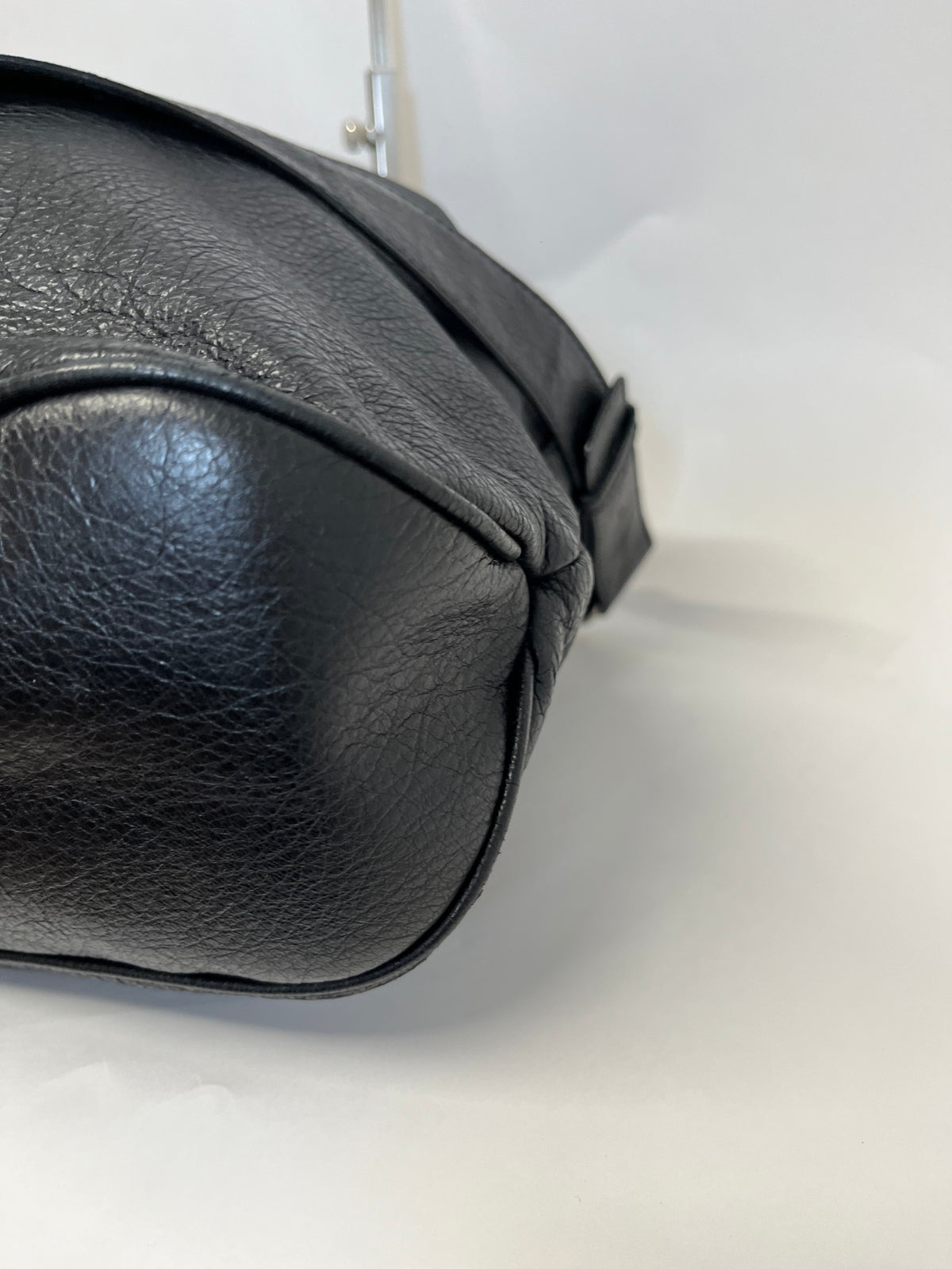 Balenciaga Classic Hexagon Piel Negra grande con bandolera