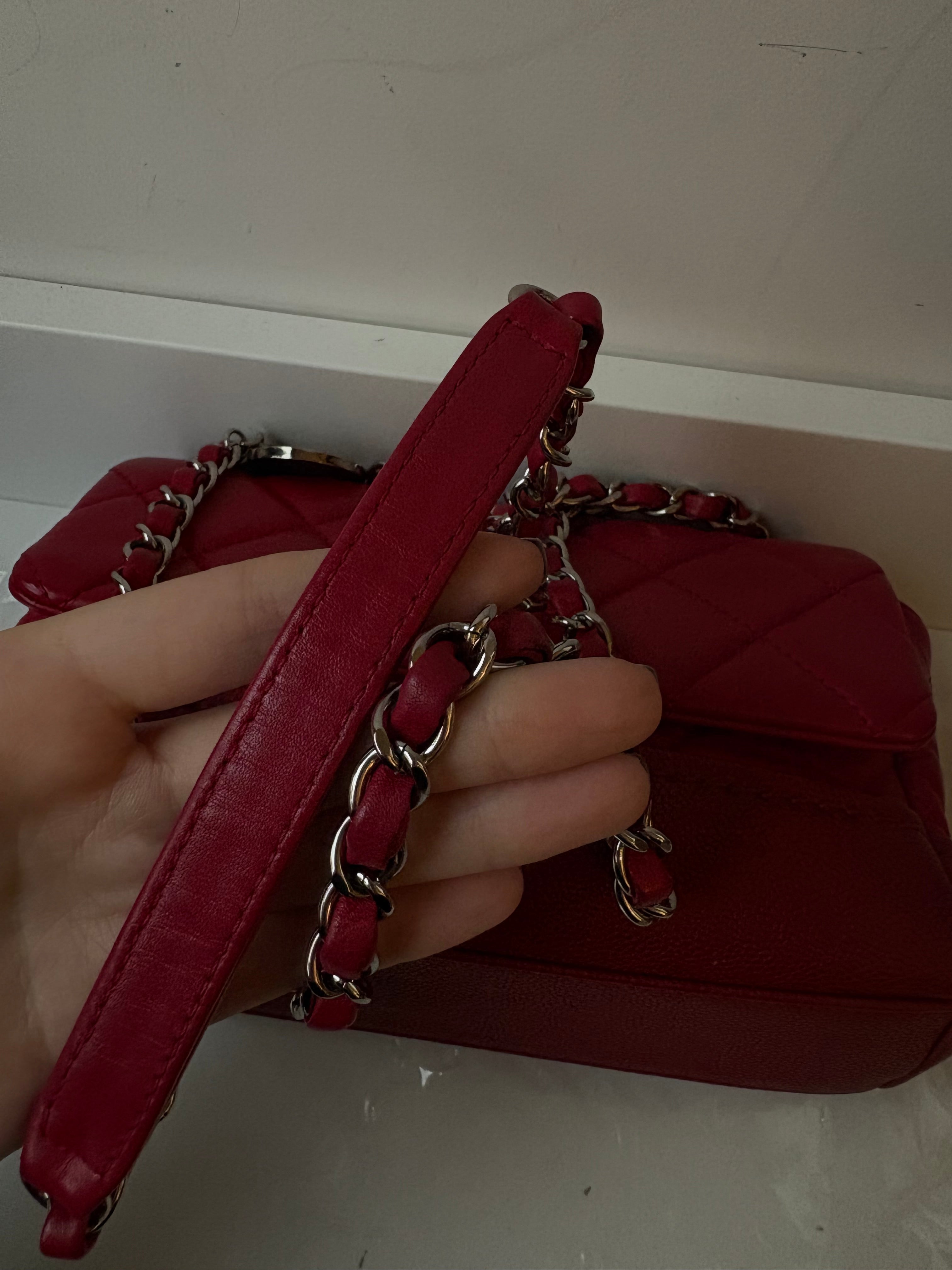 Chanel Mini Flap Medallion Charm rojo -  Métiers d’Art Paris–Rome 2015