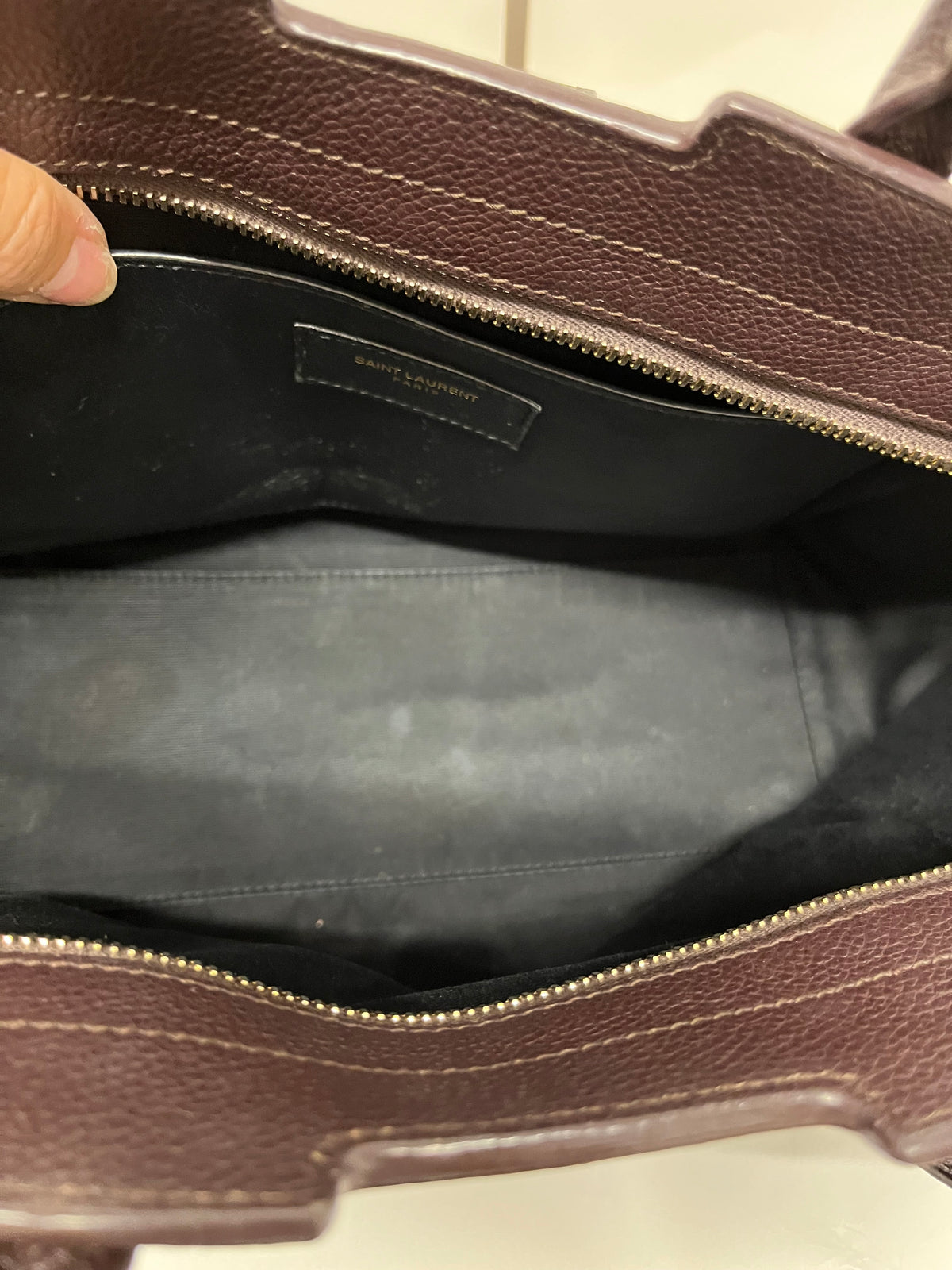 Saint Laurent Cabas 2Way Piel Marrón berenjena con Bandolera