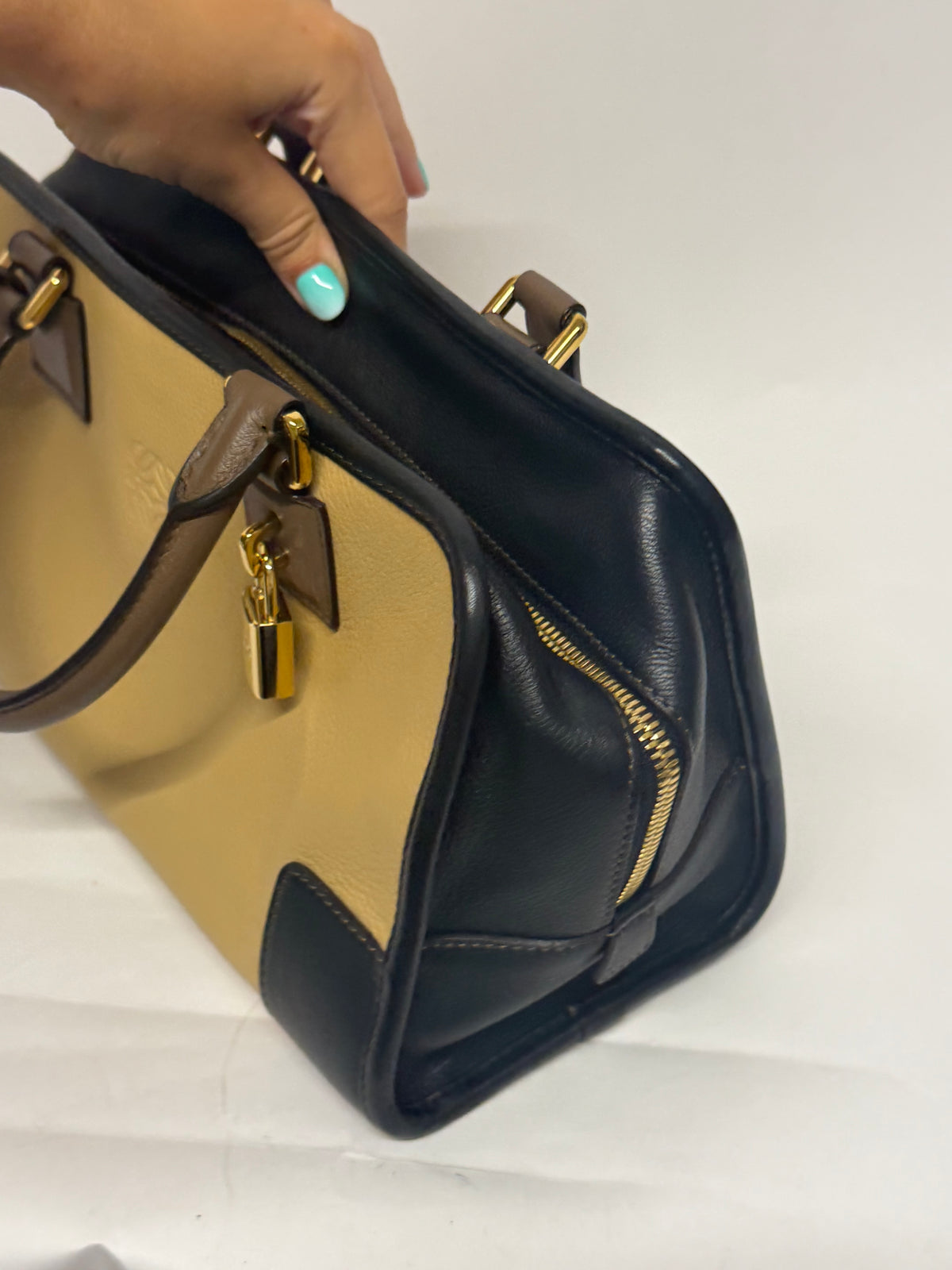 Loewe Amazona 28 Tricolor camel Herrajes Dorados