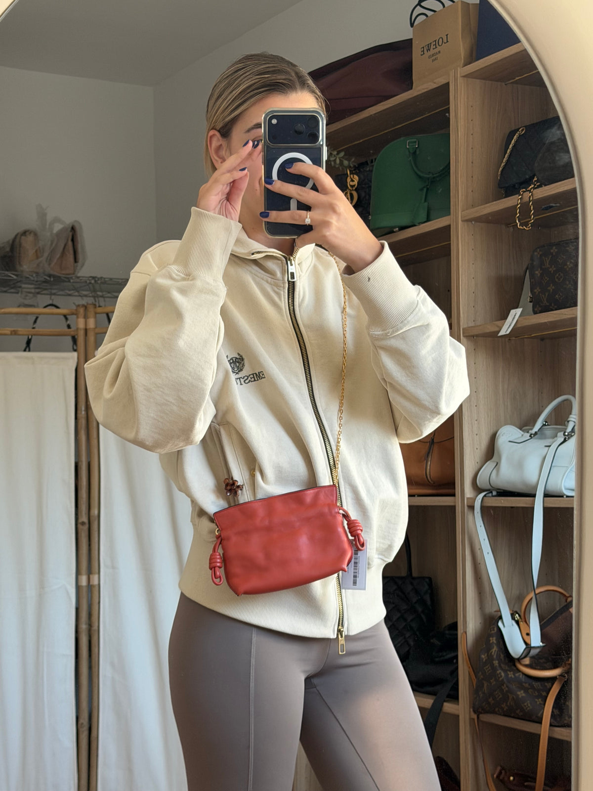 Loewe Flamenco Nano Piel Coral con Bandolera de Cadena Dorada