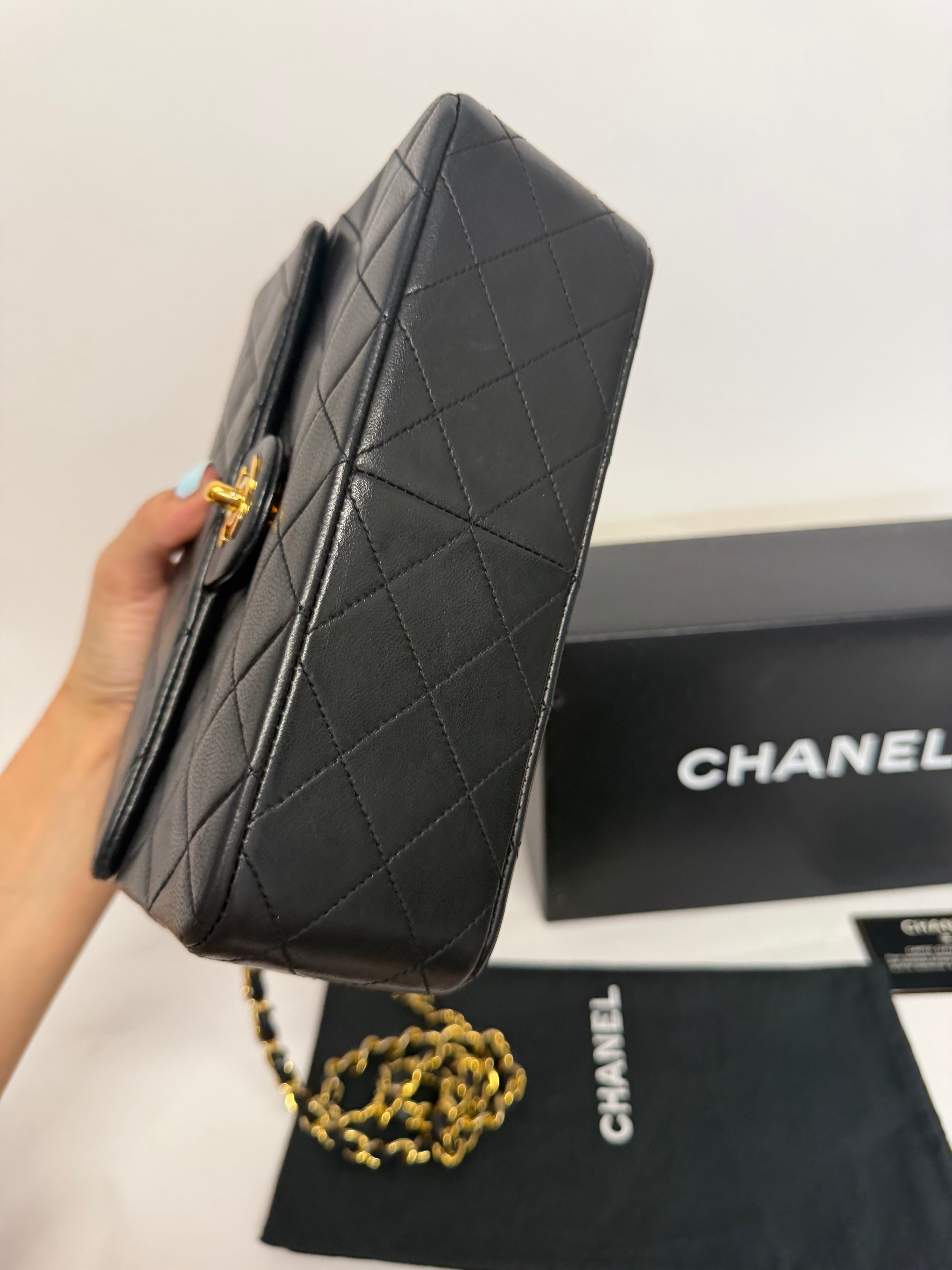 Chanel Mini Matelassé 20 Square Piel Cordero Negra