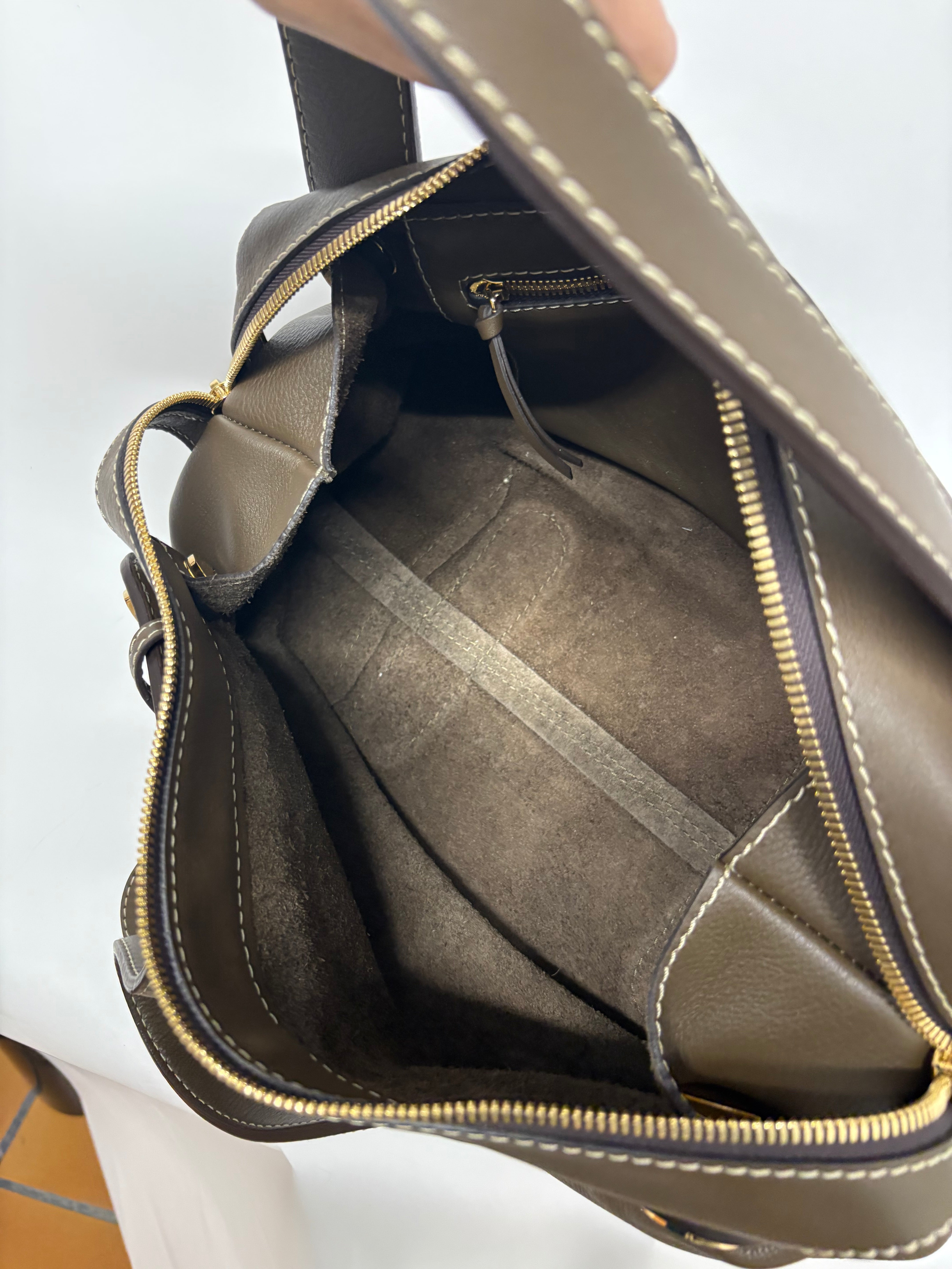 Loewe bowling en piel taupe oscuro