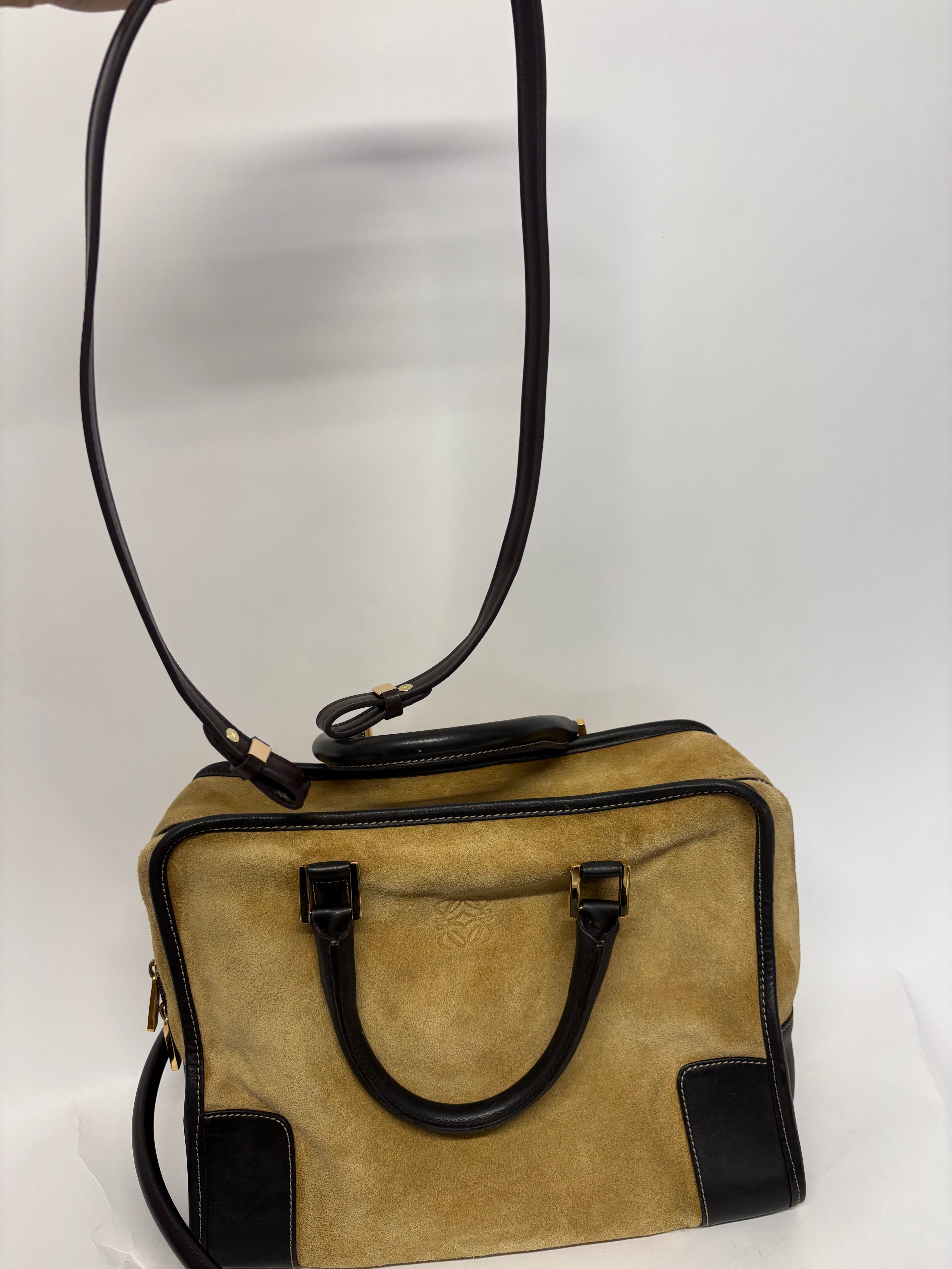 Loewe Amazona ante oro 32 marrón con bandolera extra