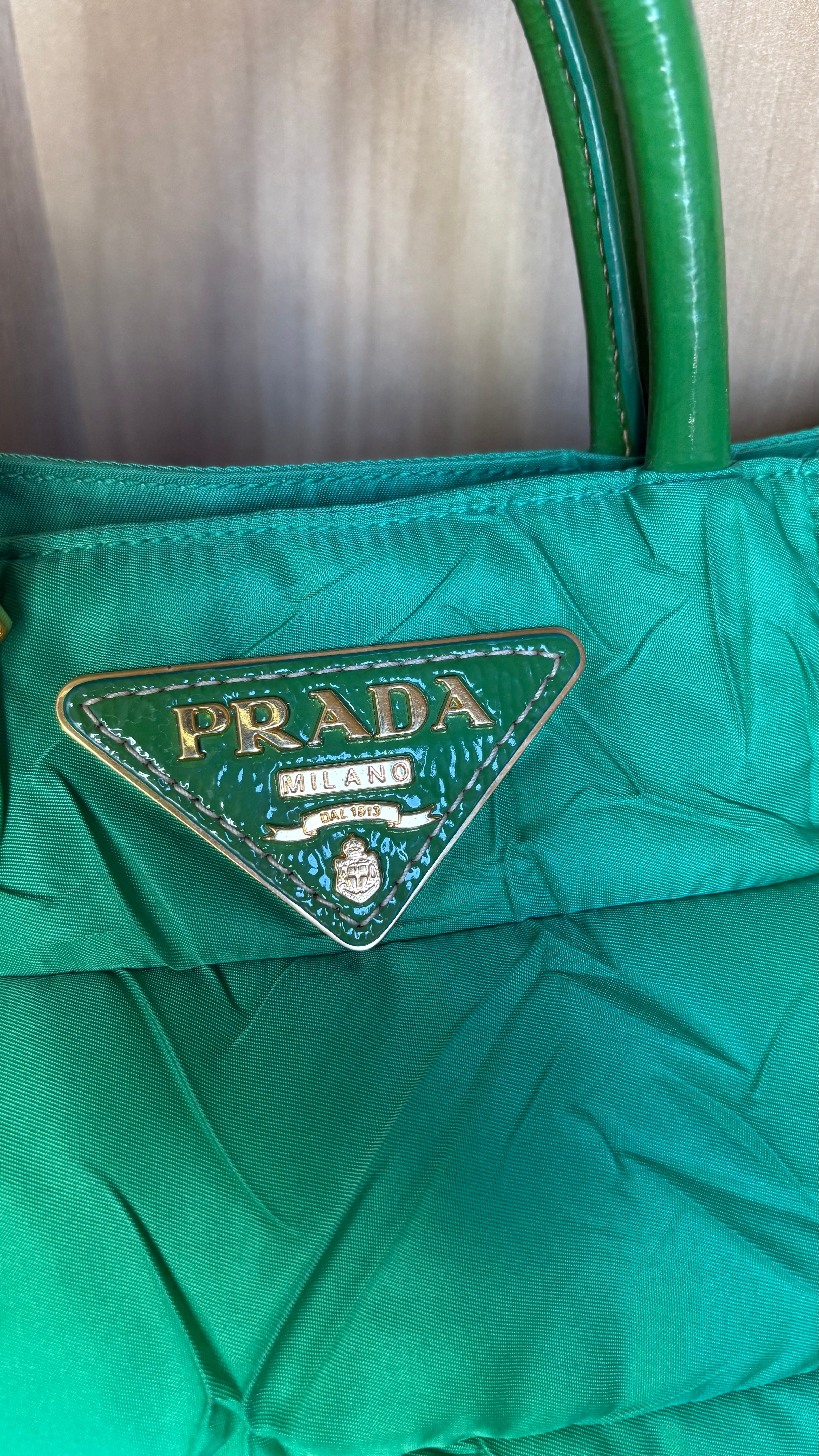 Prada bolso acolchado nylon verde