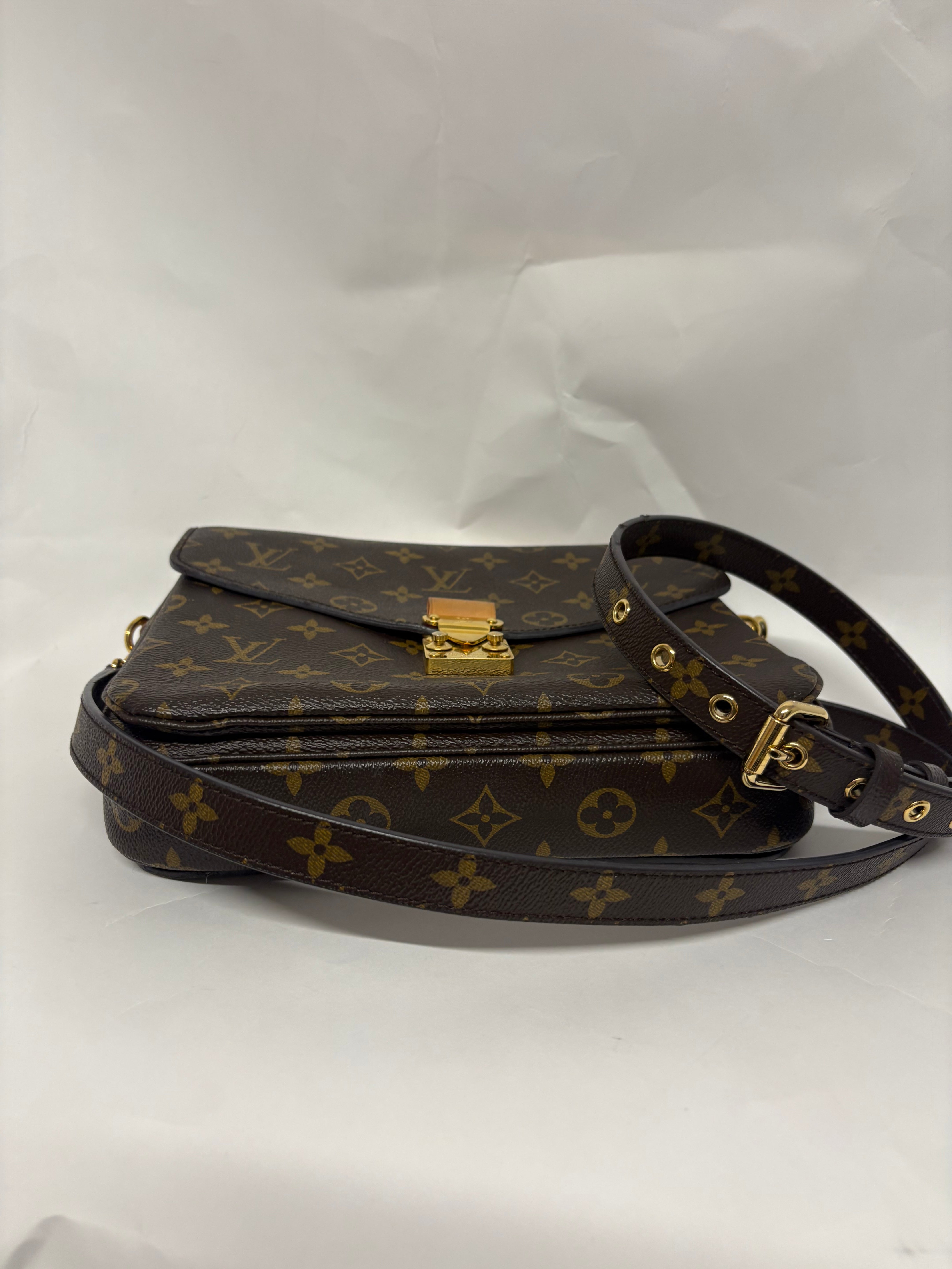 Louis Vuitton Pochette Métis MM Monogram