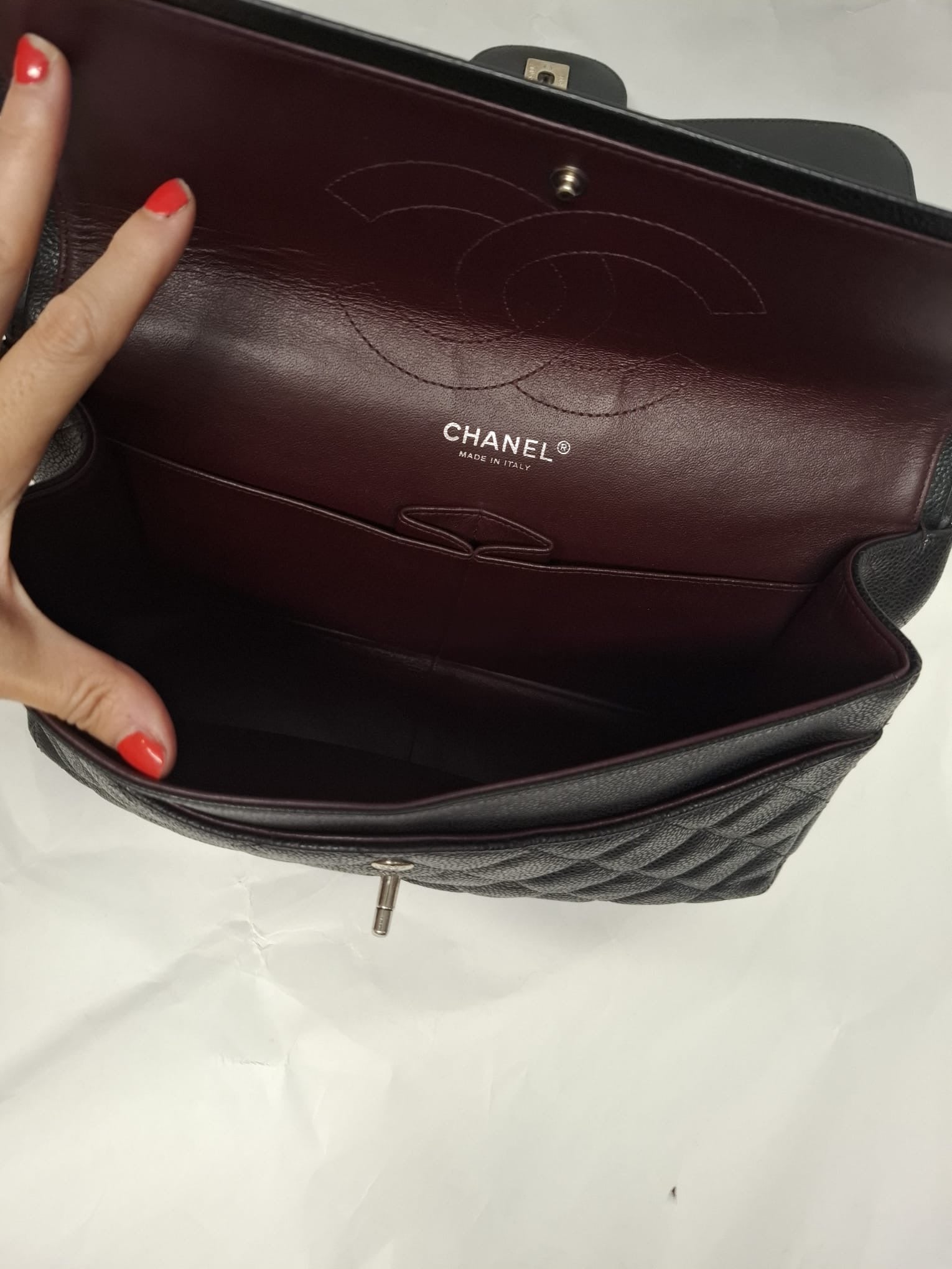 Chanel Jumbo Matelasse Classic Flap Caviar Negro