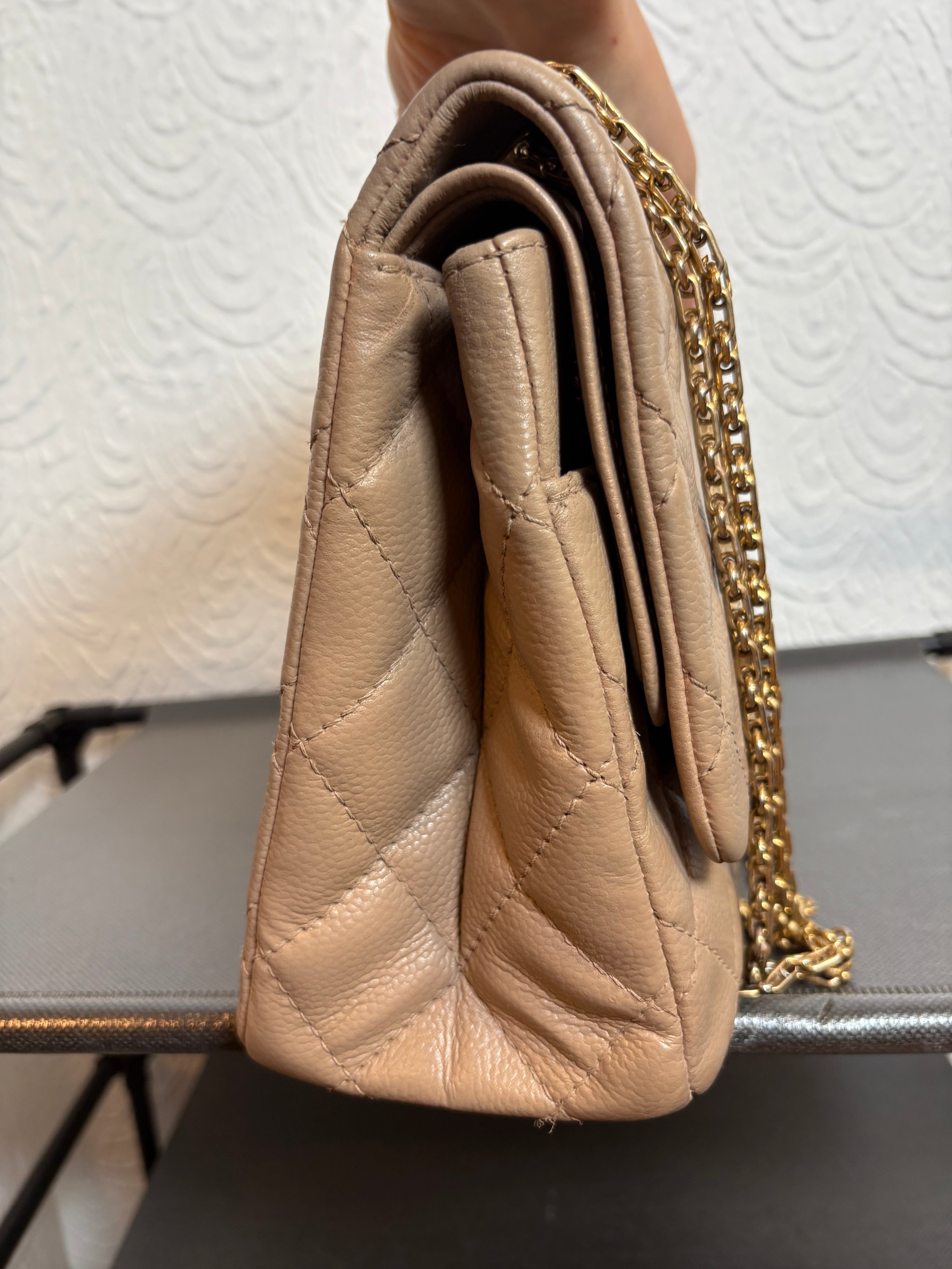 CHANEL 2.55 Double Flap Beige Caviar Cadena Doble Dorada