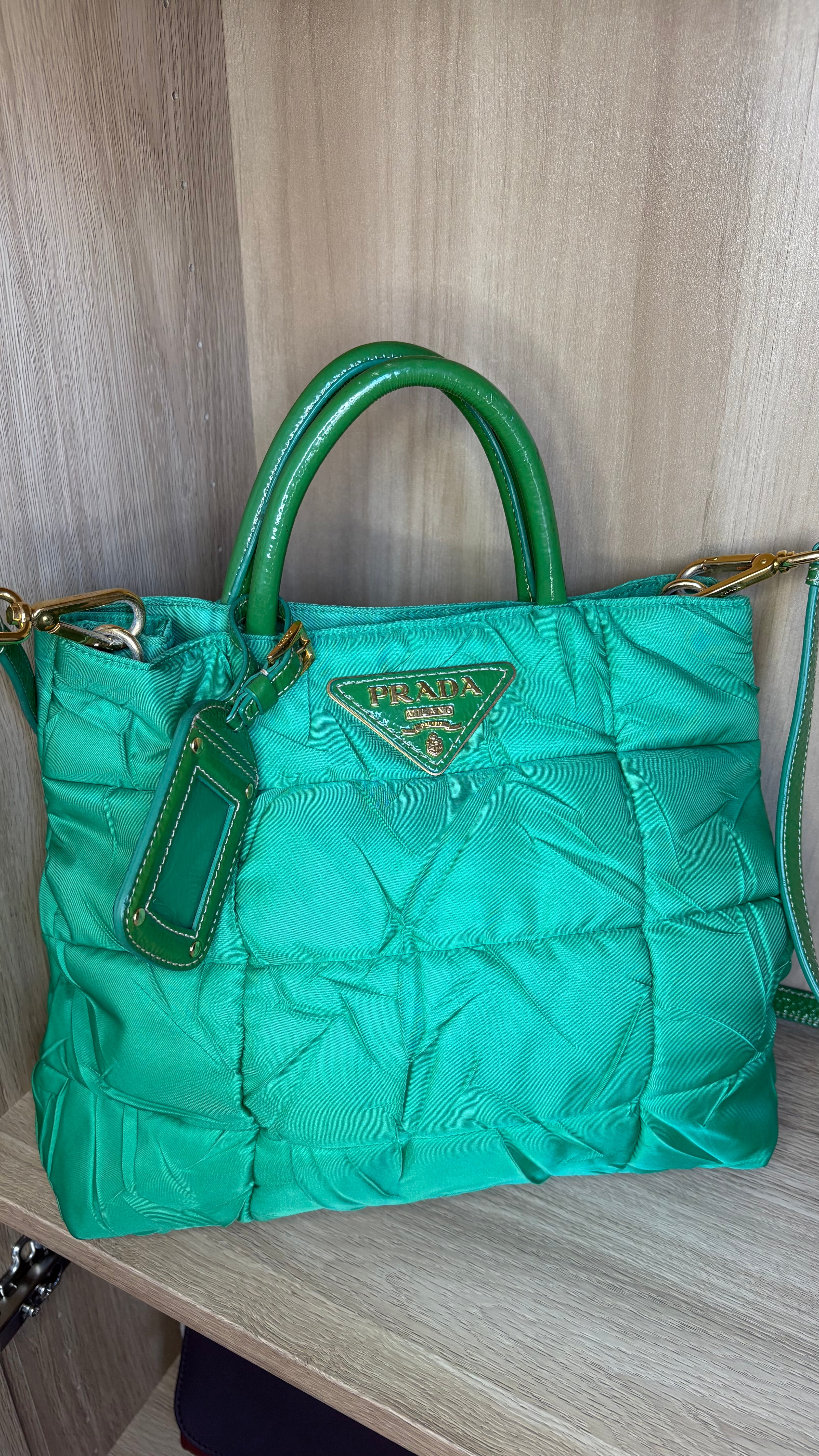 Prada bolso acolchado nylon verde