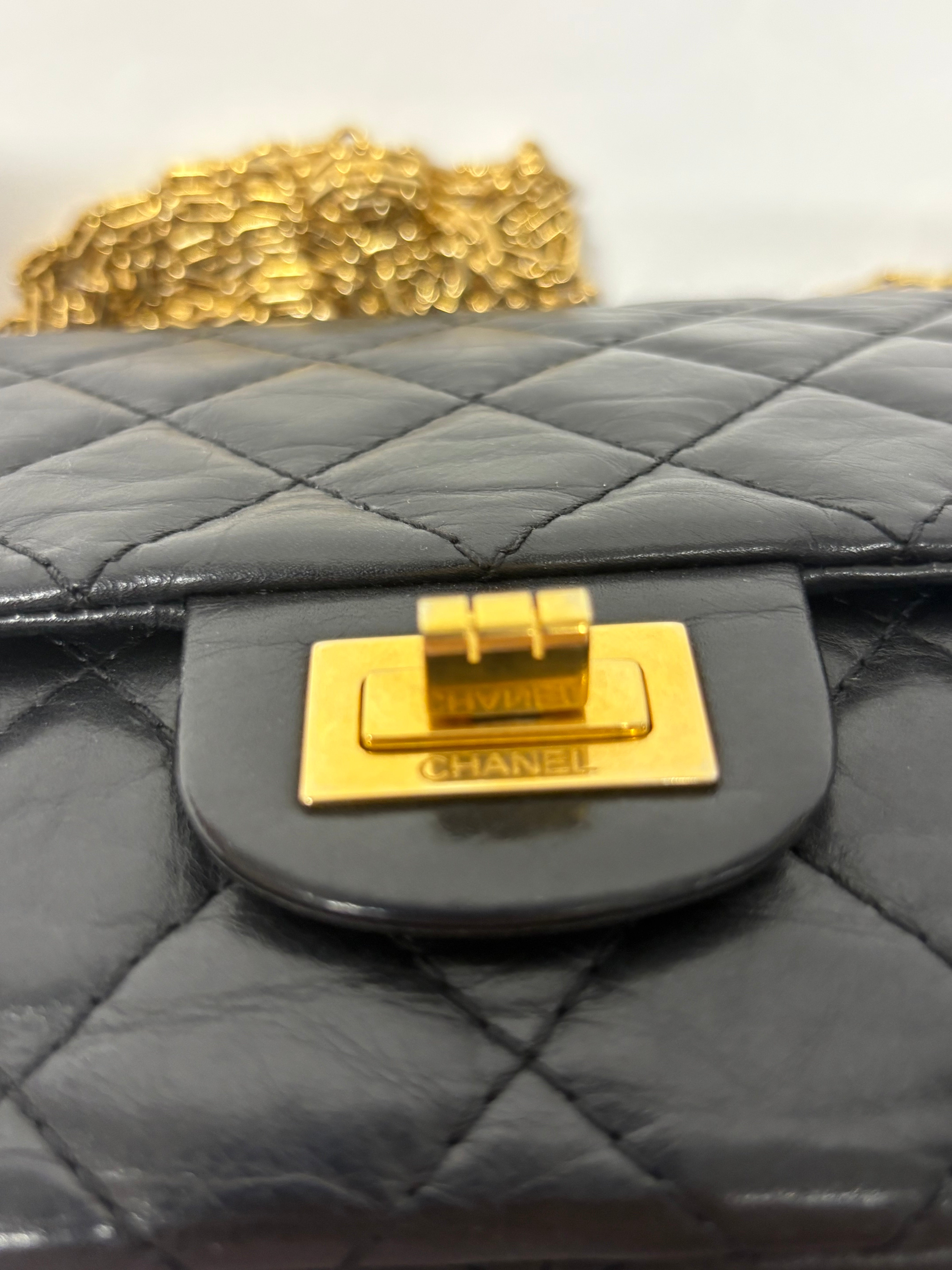 Chanel 2.55 Classic Timeless Mediano Negro Doble Solapa Piel de Ternera Envejecida