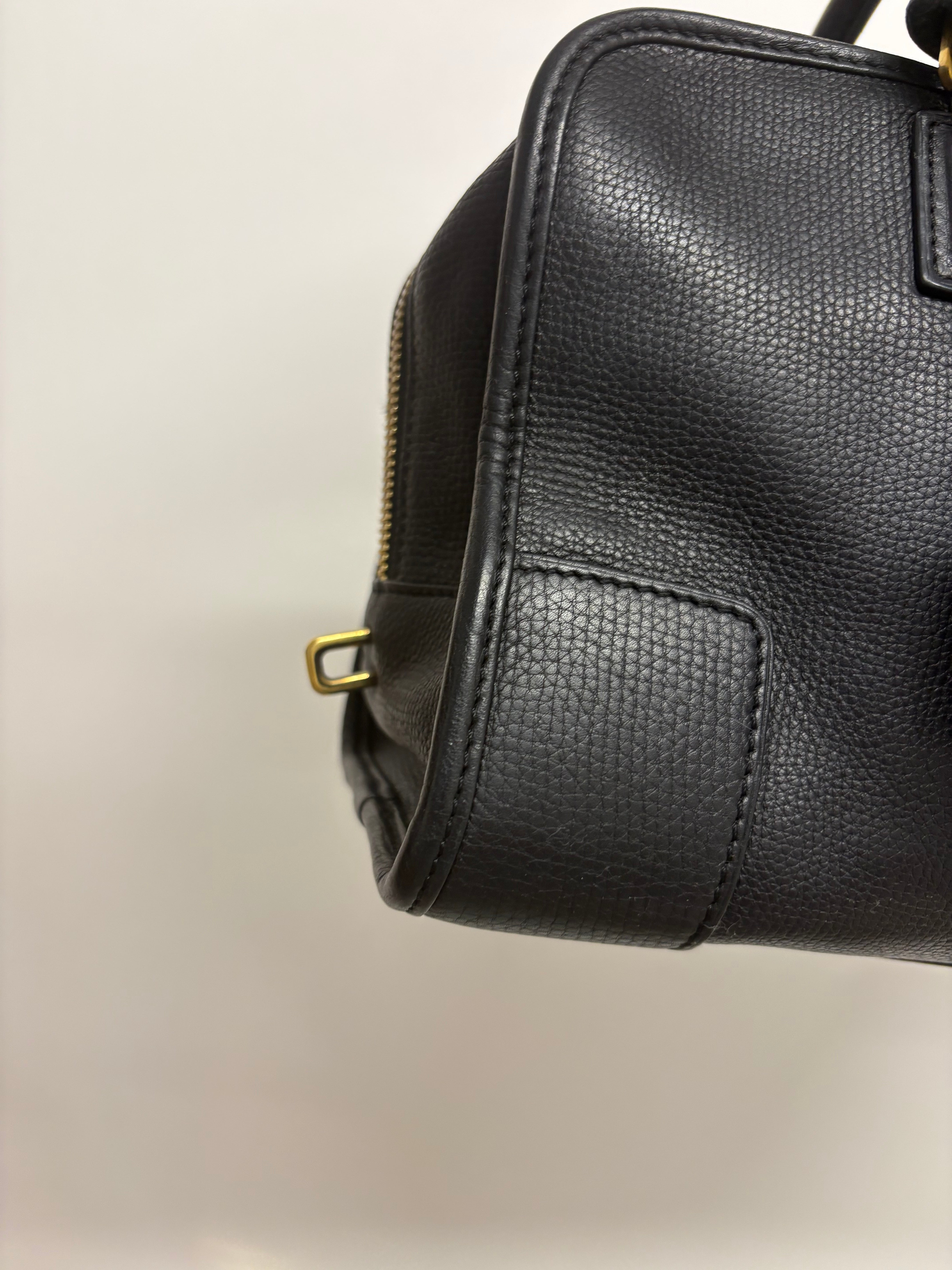 Loewe amazona 30 piel granulada negra