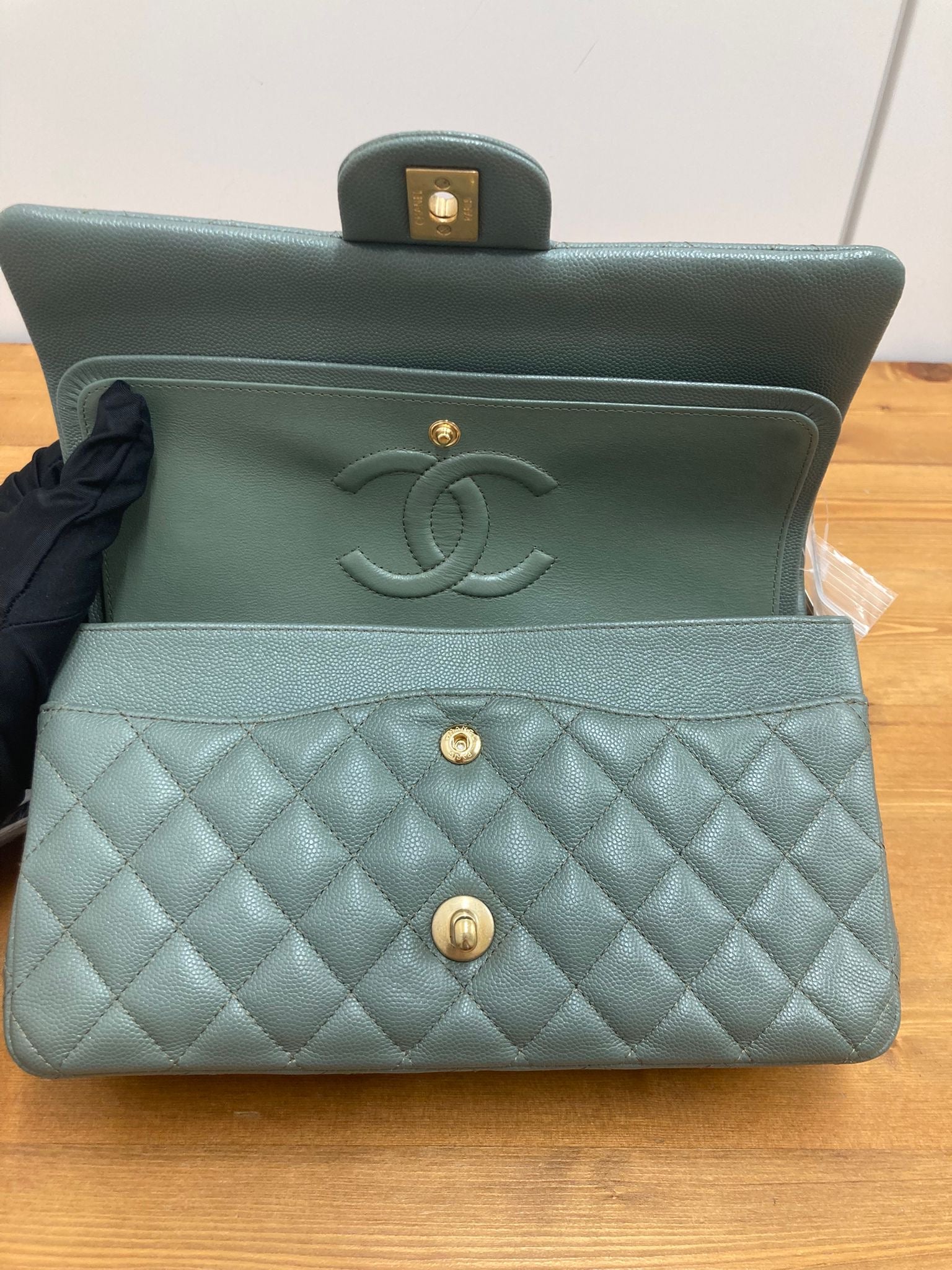 Chanel 11.12 timeless mediano doble flap piel caviar verde