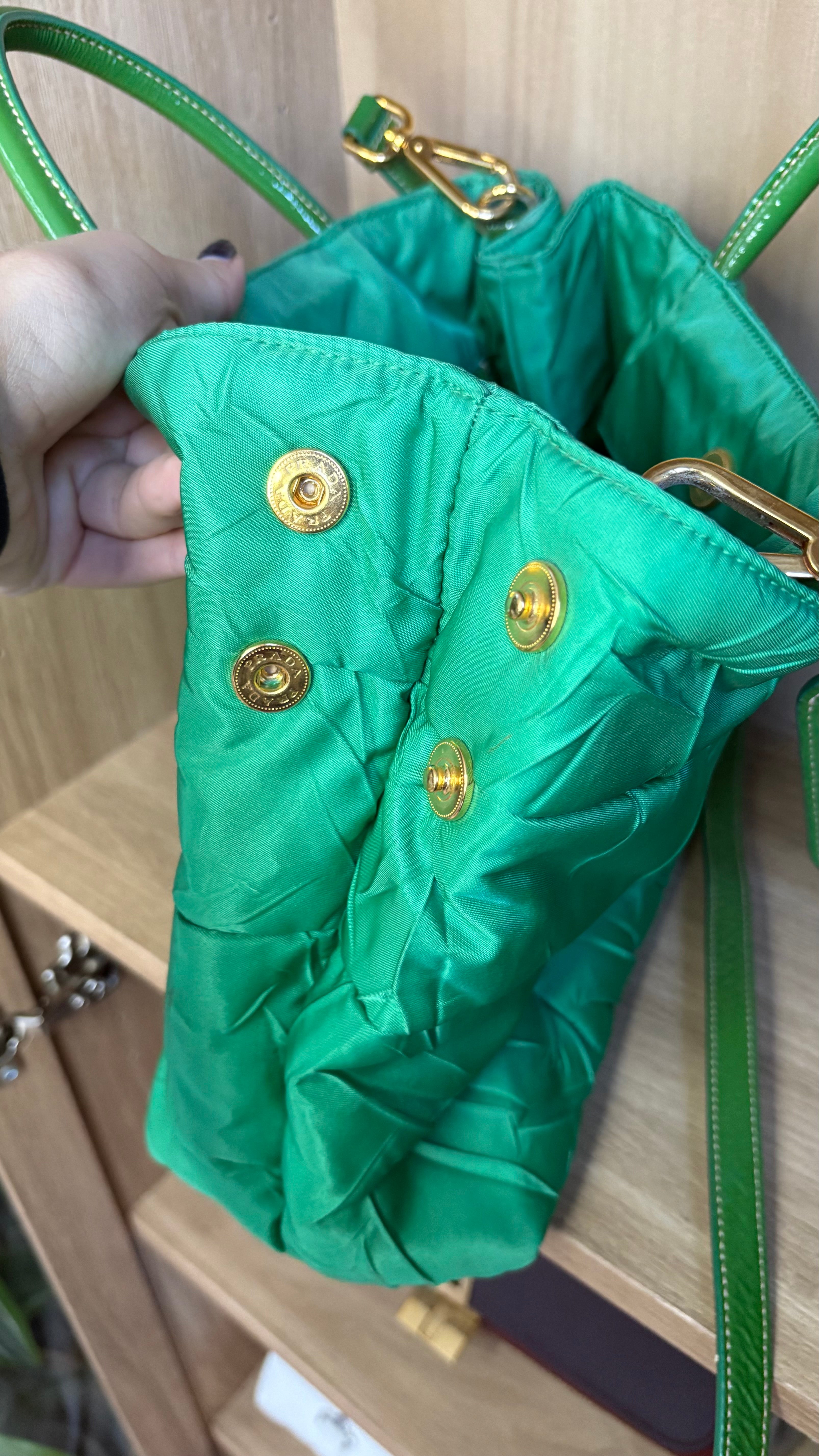 Prada bolso acolchado nylon verde