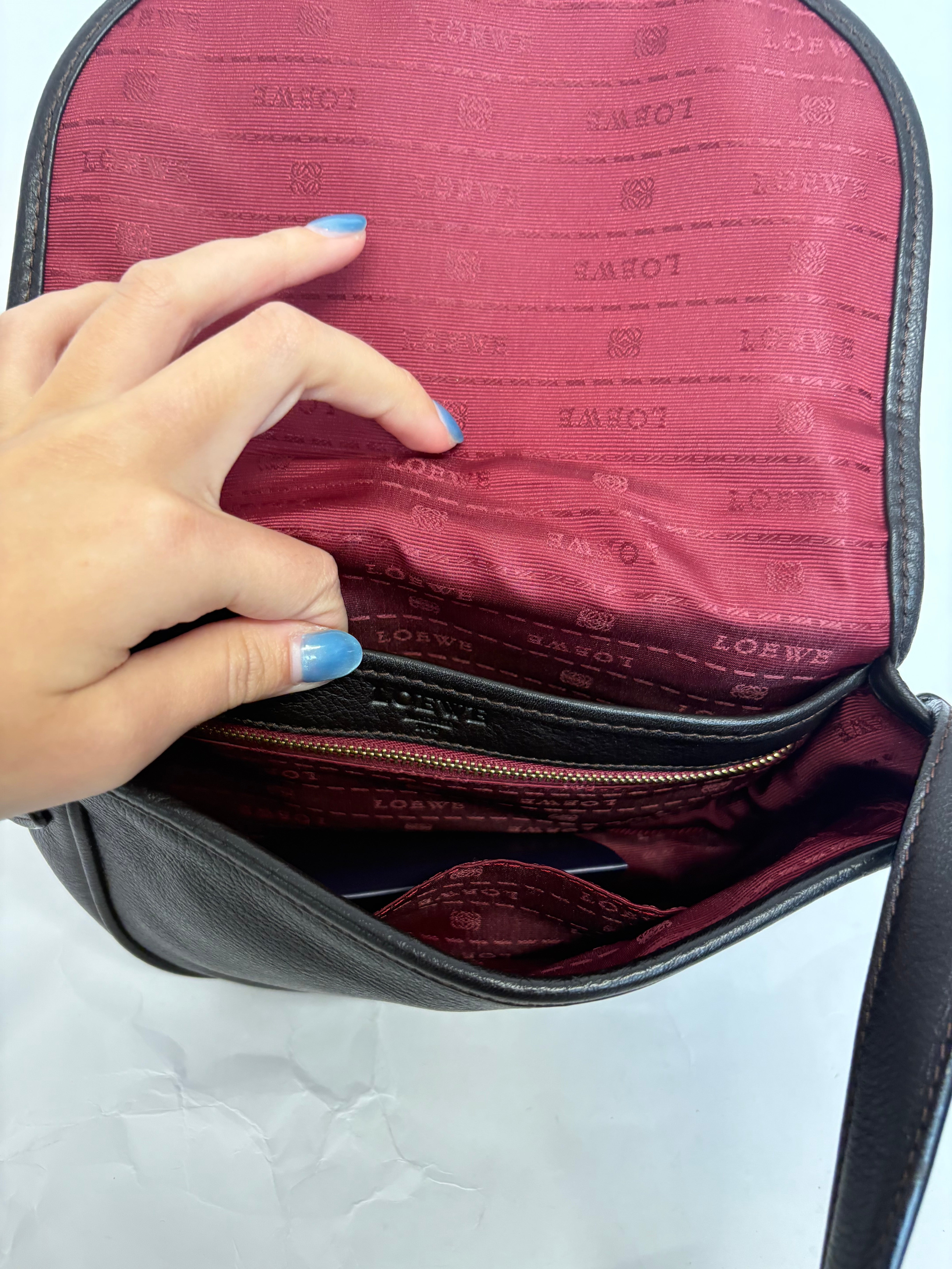 Loewe Heritage Pequeña Marrón – Vintage Crossbody Bag