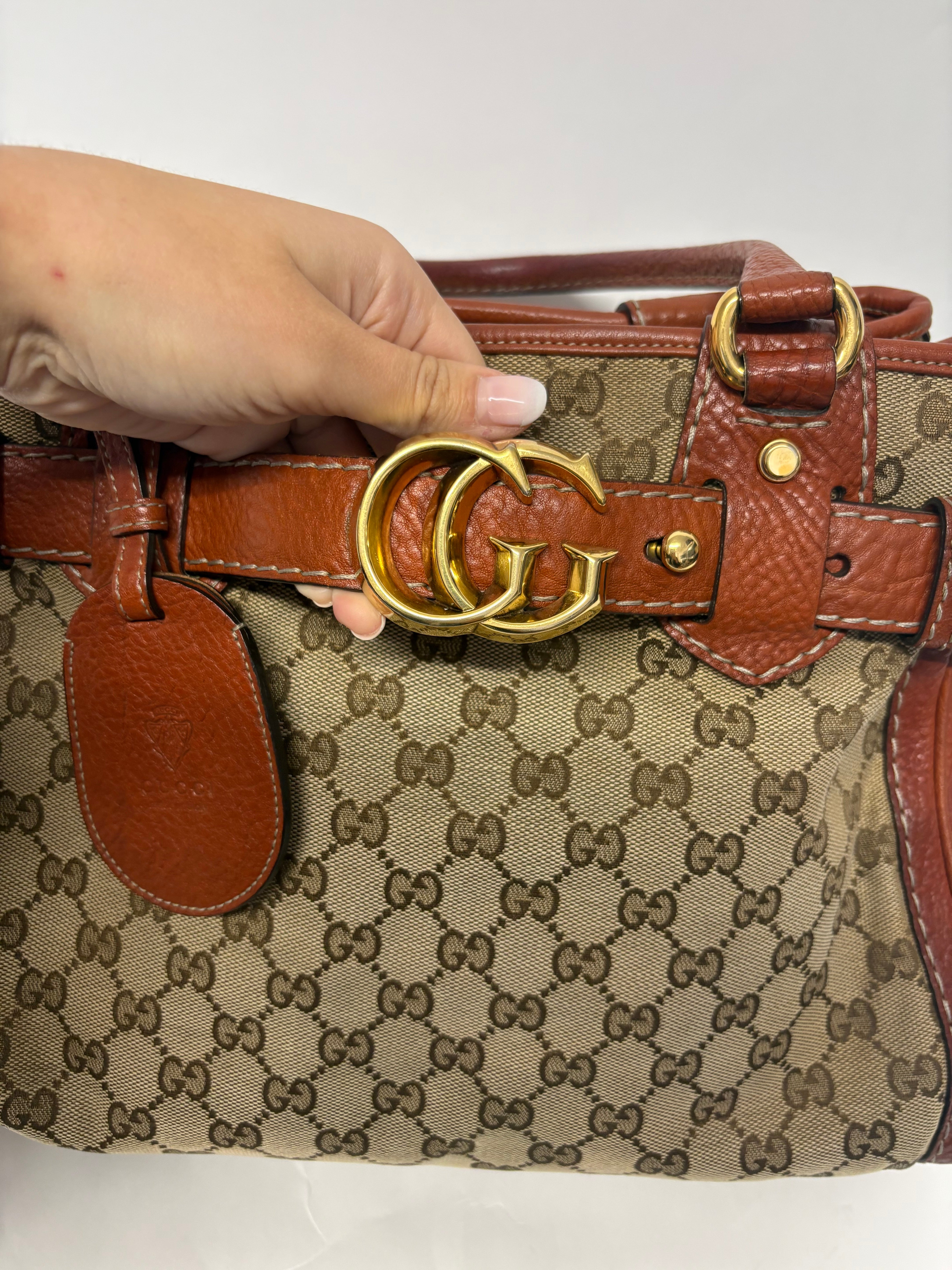 Gucci GG Marmont Tote Small en lona GG Supreme y piel marrón