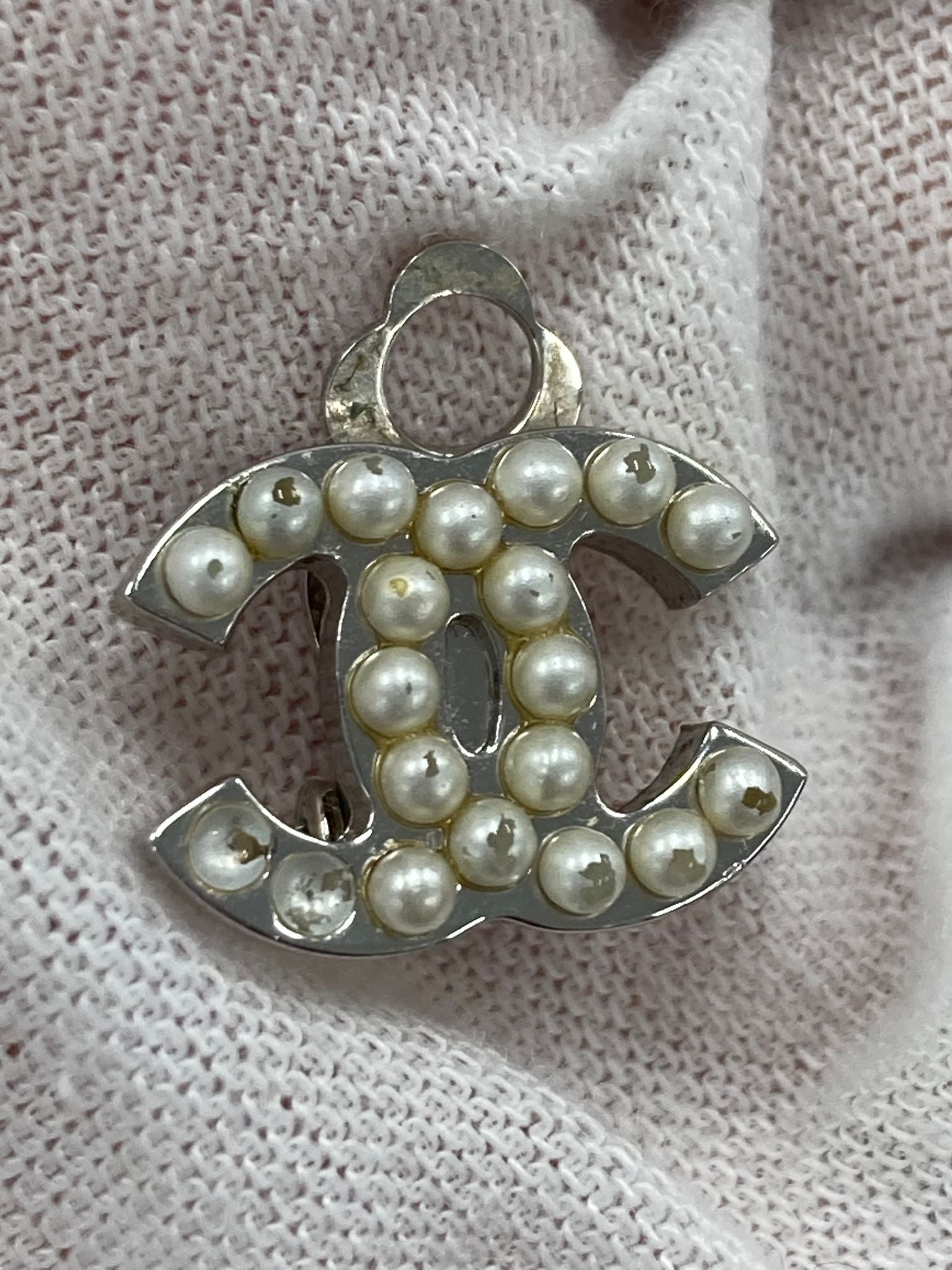 Pendientes Chanel Vintage Coco Mark en plata con perlas colección 05V