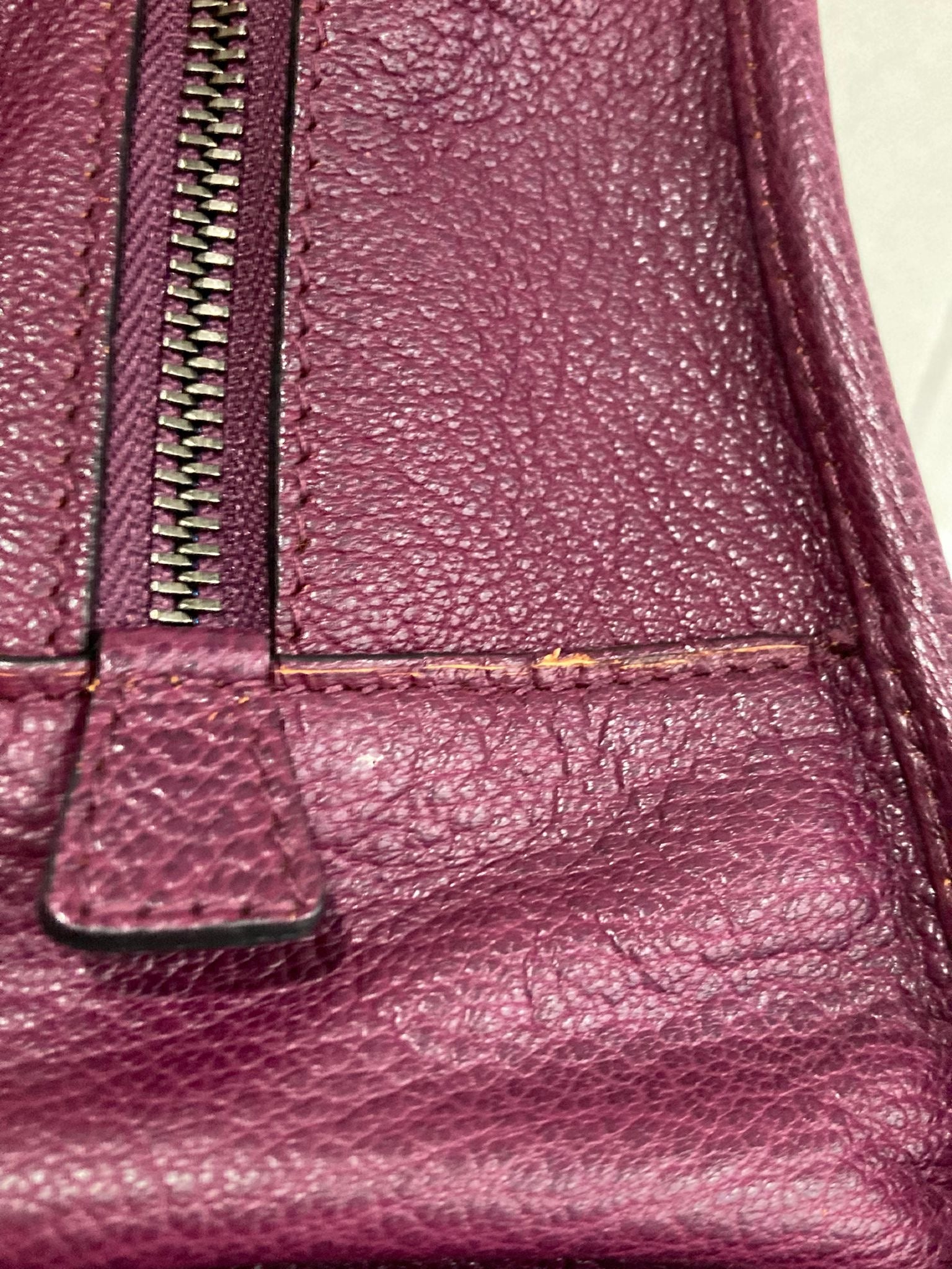 Loewe amazona 28 vino burdeos