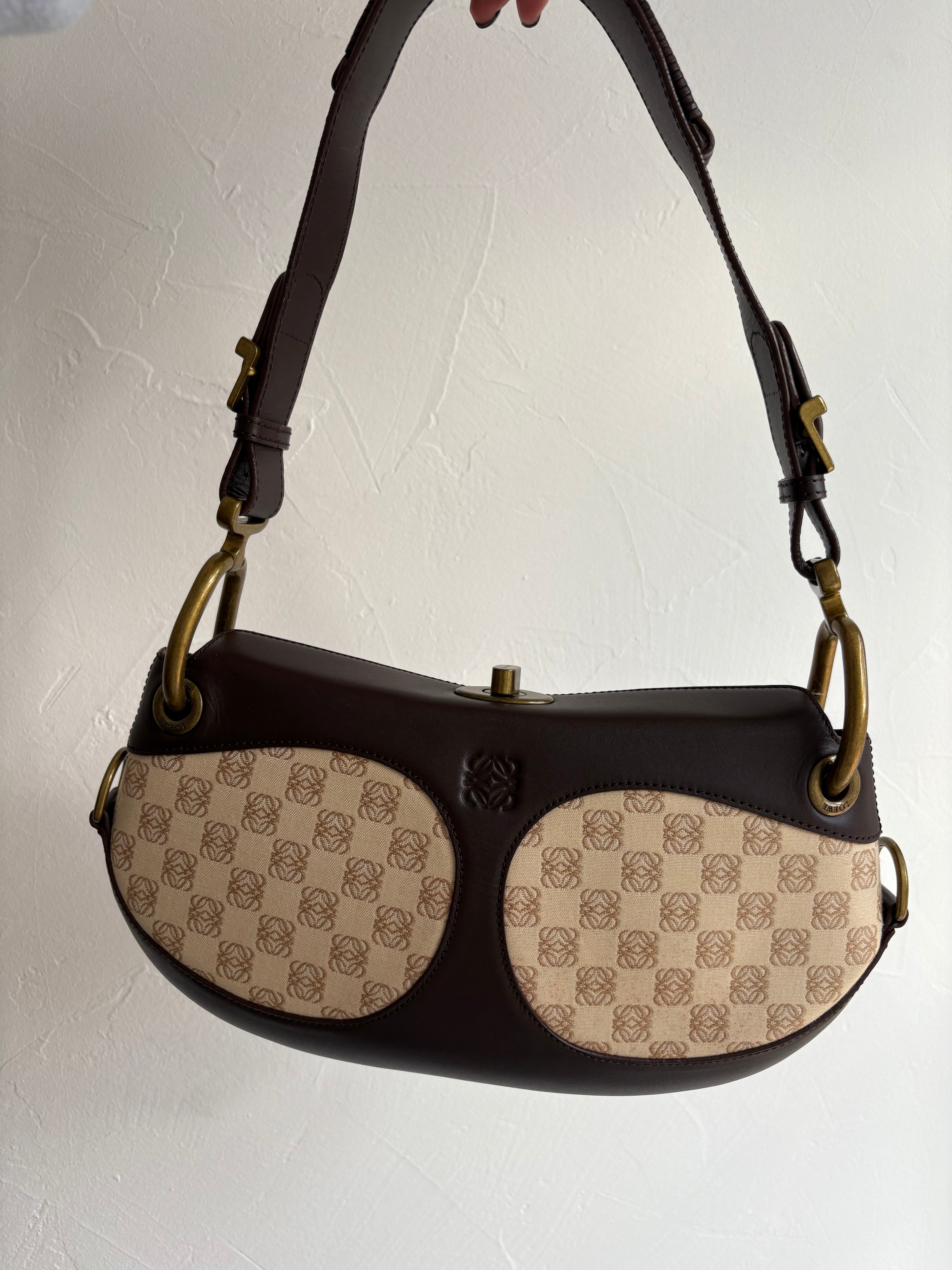 Loewe anagram lock shoulder bag canvas y piel marrón vintage