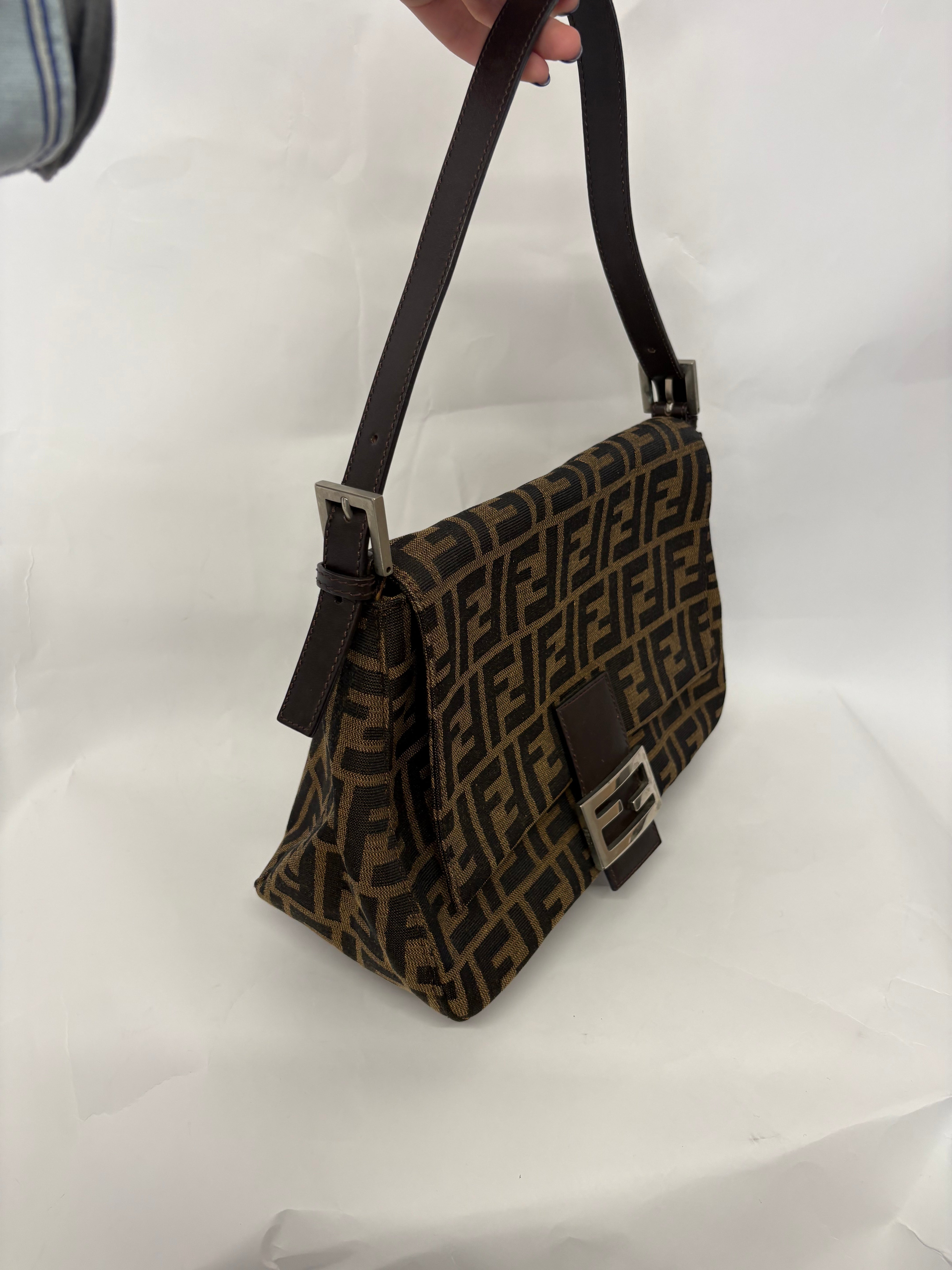 Fendi Mamma Baguette Zucca Canvas Marrón – Iconic FF