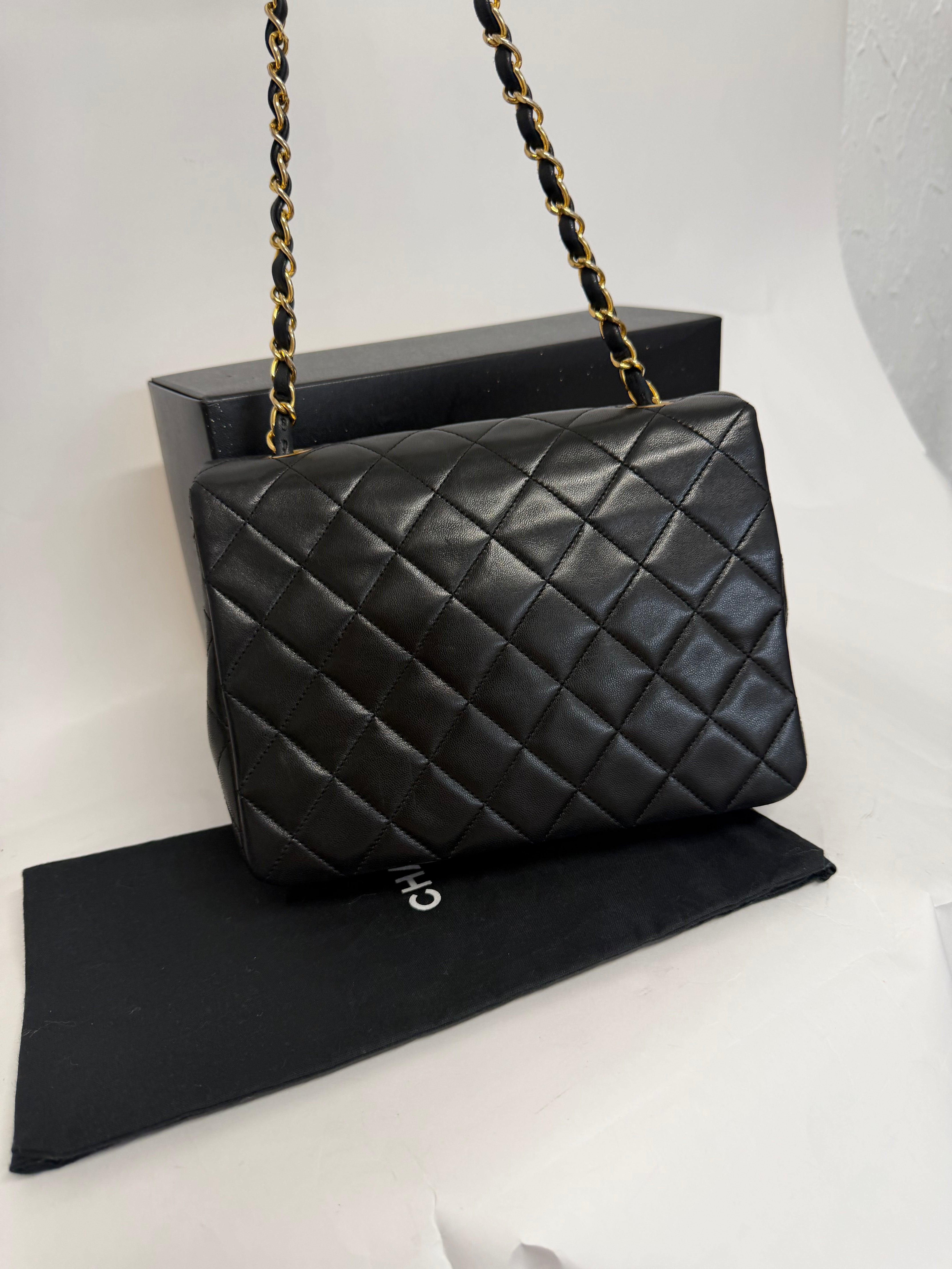 Chanel Mini Matelassé 20 Square Piel Cordero Negra